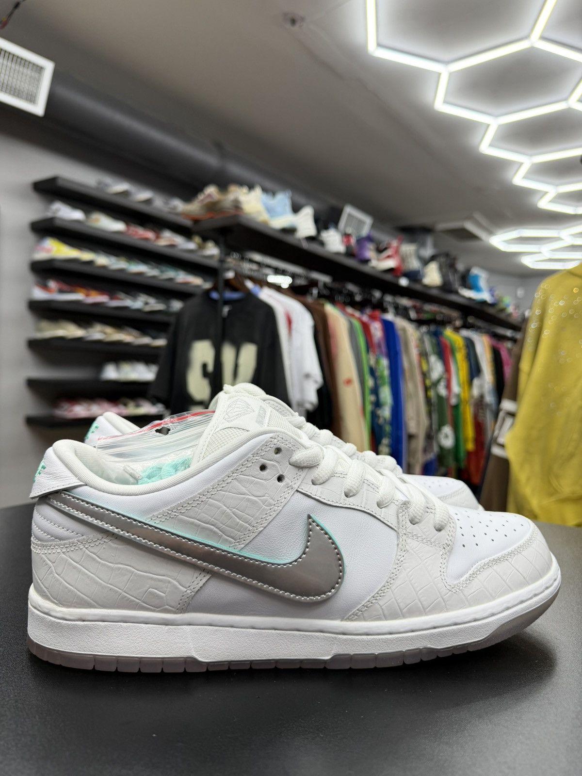 Diamond Supply Co. × Nike Size 11 - Nike SB Dunk Low Diamond Supply Co White Tiffany Size US 11 / EU 44 - 3 Thumbnail