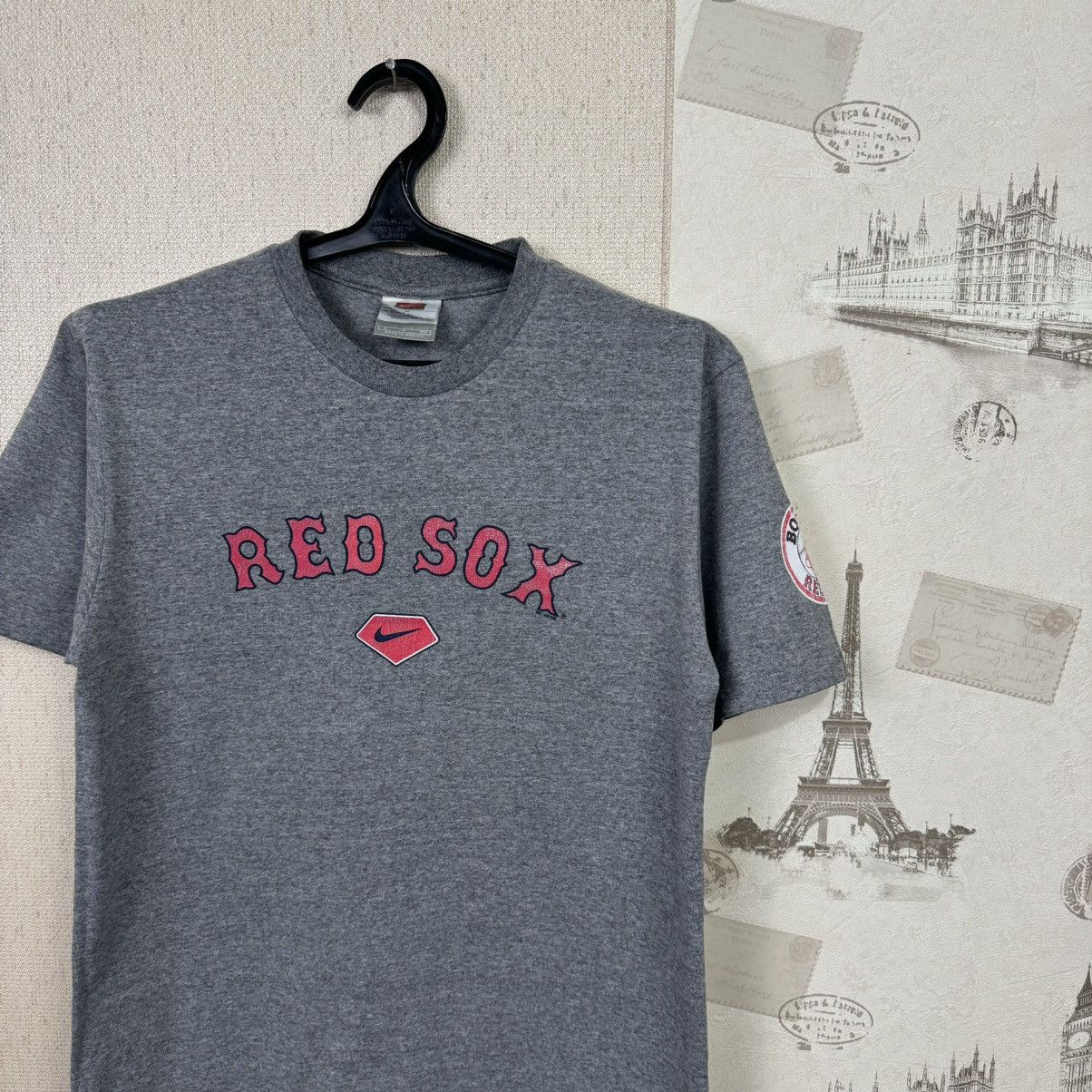 MLB × Nike × Vintage Vintage Nike Red Sox Boston T shirt Swoosh 00s MLB S Size US S / EU 44-46 / 1 - 6 Thumbnail