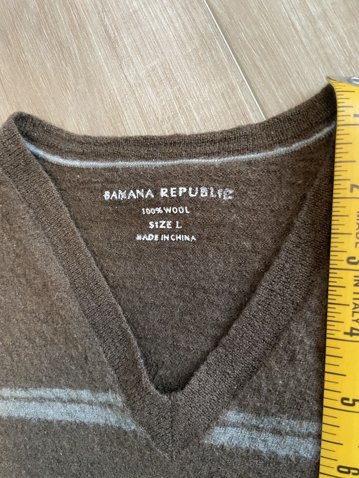 Banana Republic Banana Republic Men's Size L Brown Wool Blend V-Neck Sweater Size US L / EU 52-54 / 3 - 3 Thumbnail