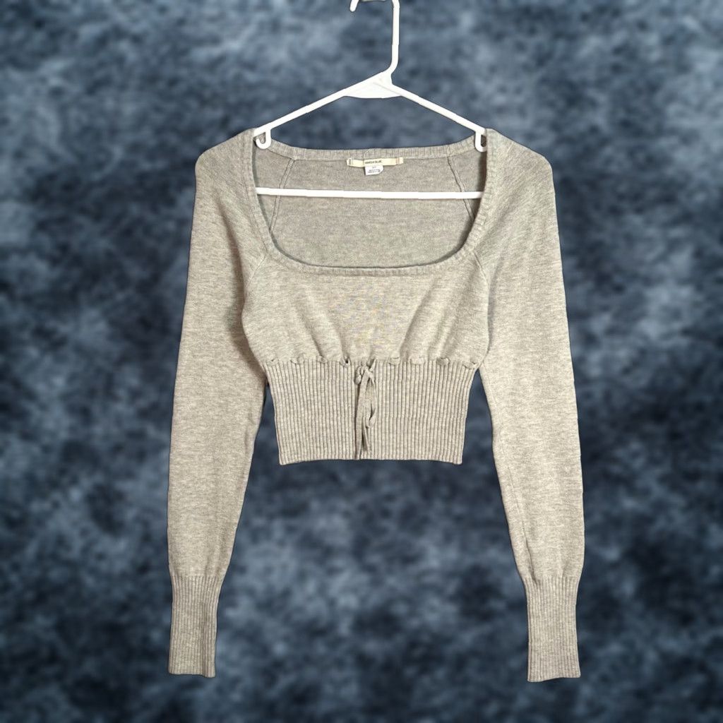 Vintage VINTAGE Kimchi Blue Gray Scoop Neck Long Sleeve Cropped Sweater Womens Small Pullover Knit Cotton/Viscose Womens Small Grey 90s/80s? Size S / US 4 / IT 40 - 1 Thumbnail