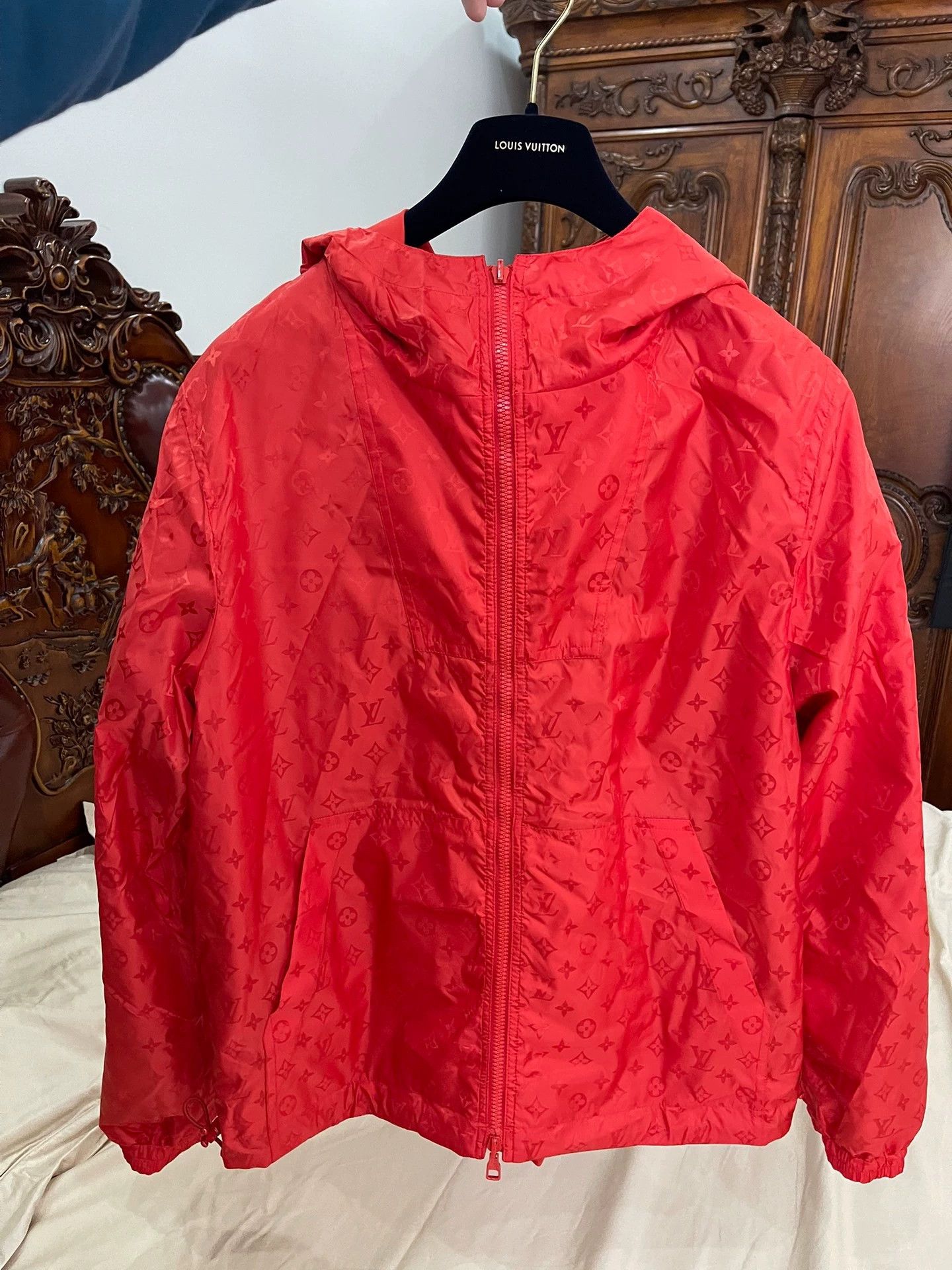 Louis Vuitton LV New 2-Sided Full Logo & Solid w/ LV Pin Jacket 48 Size US M / EU 48-50 / 2 - 1 Thumbnail
