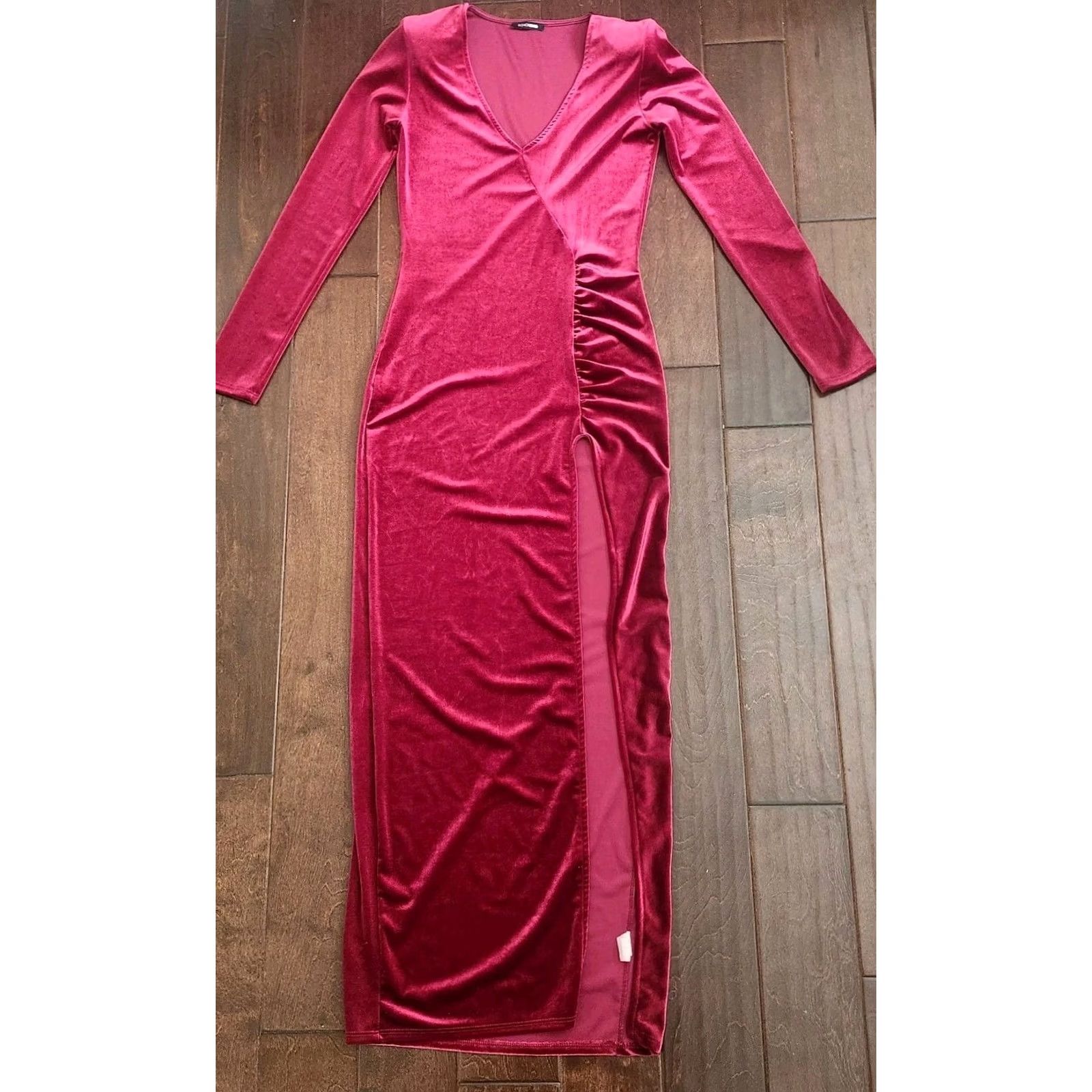 Fashion Nova Fashion Nova Burgundy Velvet Maxi Dress M Ruched Slit Dress Woman Long Sleeve Party Cocktail Formal Wedding Travel Red Pattern Solid Vintage No N/A Size M / US 6-8 / IT 42-44 - 2 Thumbnail