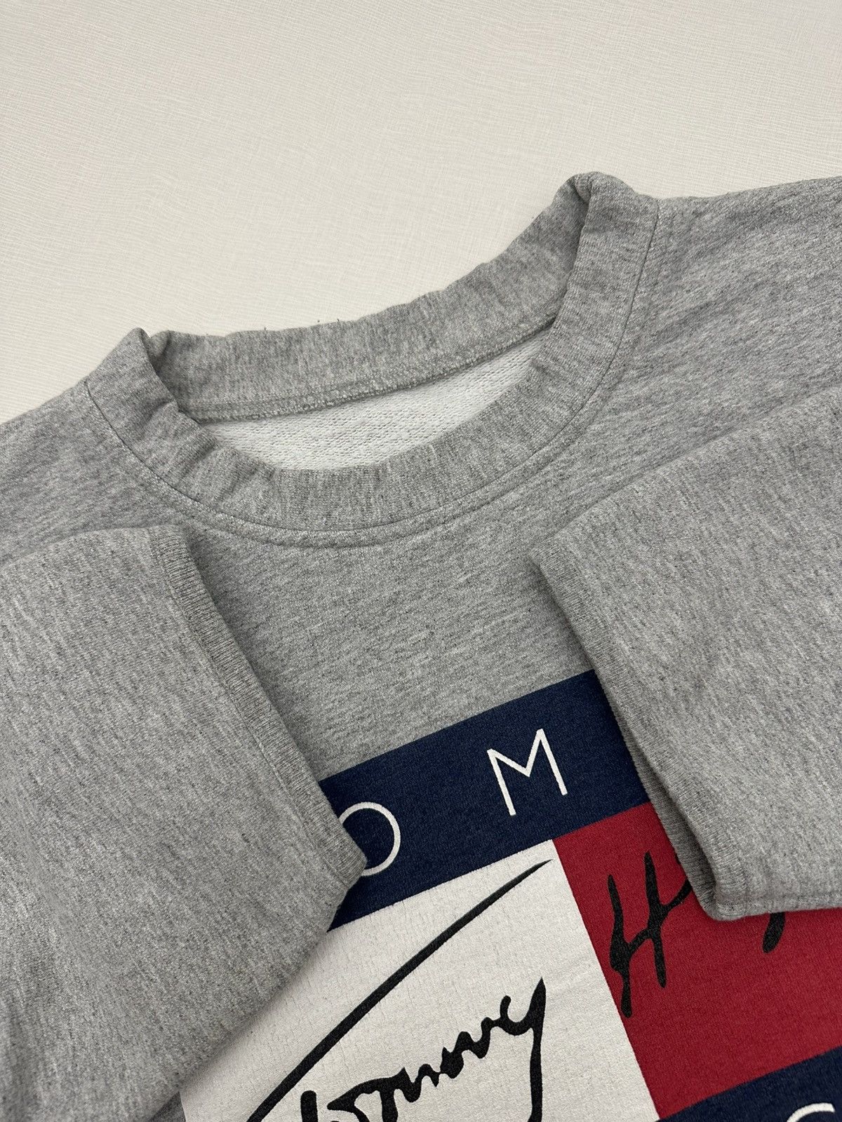 Tommy Hilfiger Vintage 90s Tommy Hilfiger Big Logo Crewneck Sweatshirt XL Size US XL / EU 56 / 4 - 4 Thumbnail