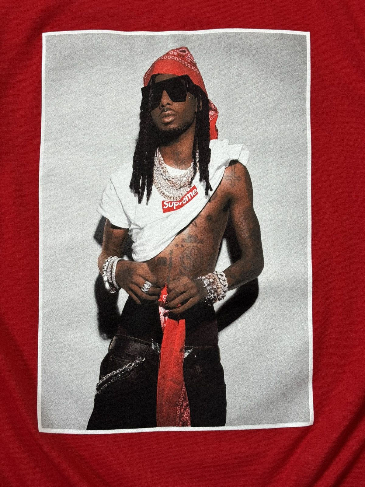 新品SUPREME FW25 PLAYBOI CARTI PHOTO TEE S Playboi Carti fronts Supreme's new FW25 photo tee - HIGHXTAR.