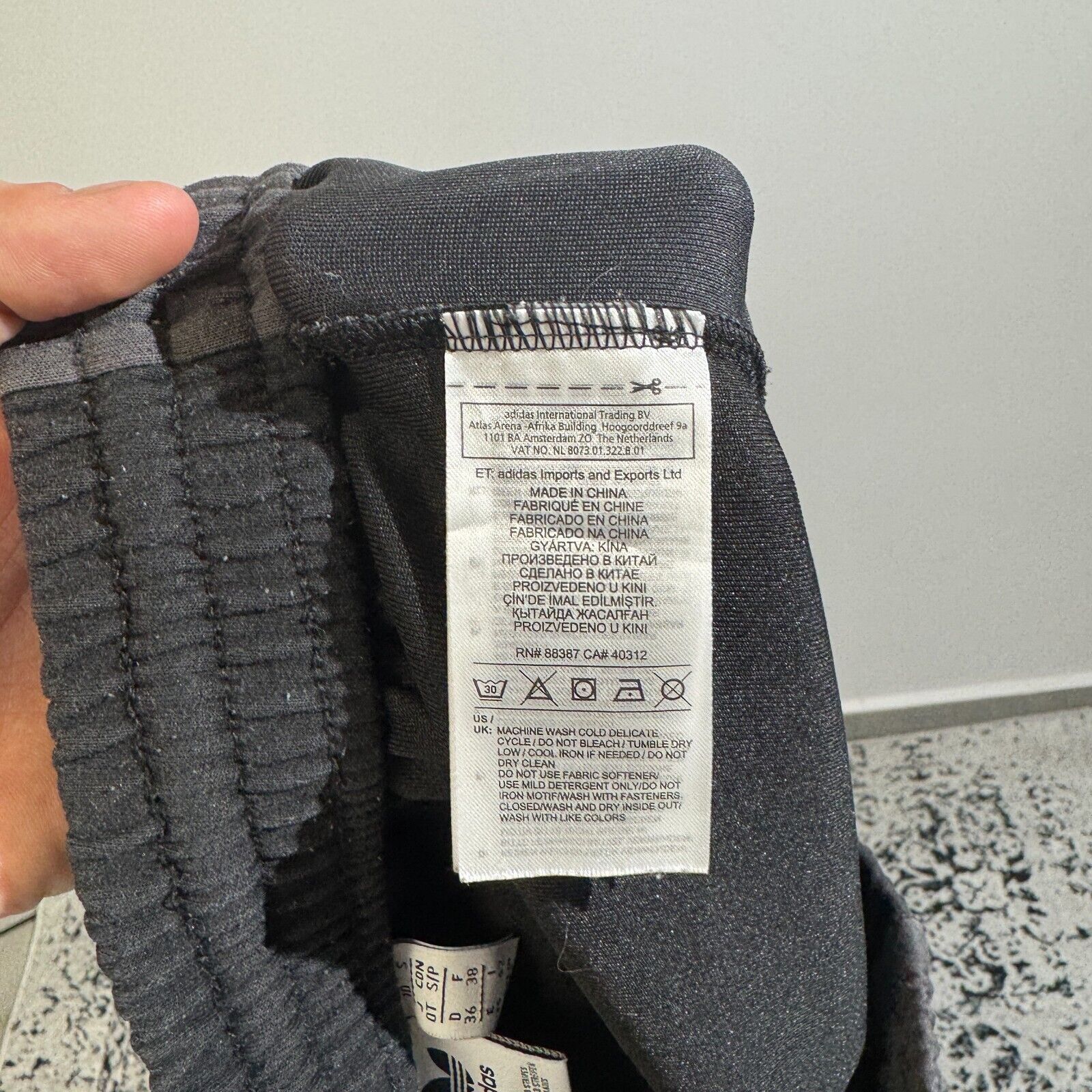 Adidas Vintage Adidas Unisex Black Cotton Sweatpants Size S Y2K Size US 29 - 7 Thumbnail