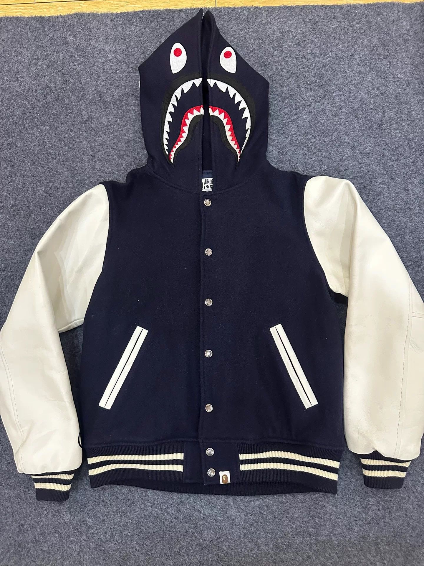 Bape Bape Multi Shark Sweatshirt Pullover Size US L / EU 52-54 / 3 - 1 Thumbnail
