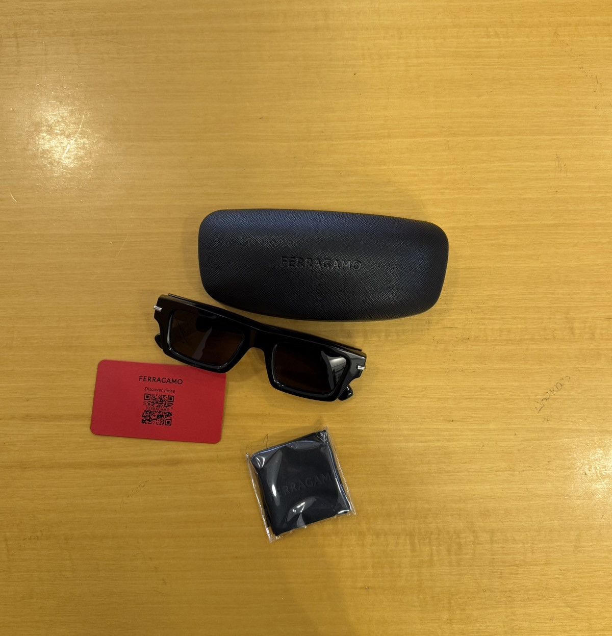 Salvatore Ferragamo Ferragamo Sunglasses SF2034S 001 Size ONE SIZE - 8 Thumbnail