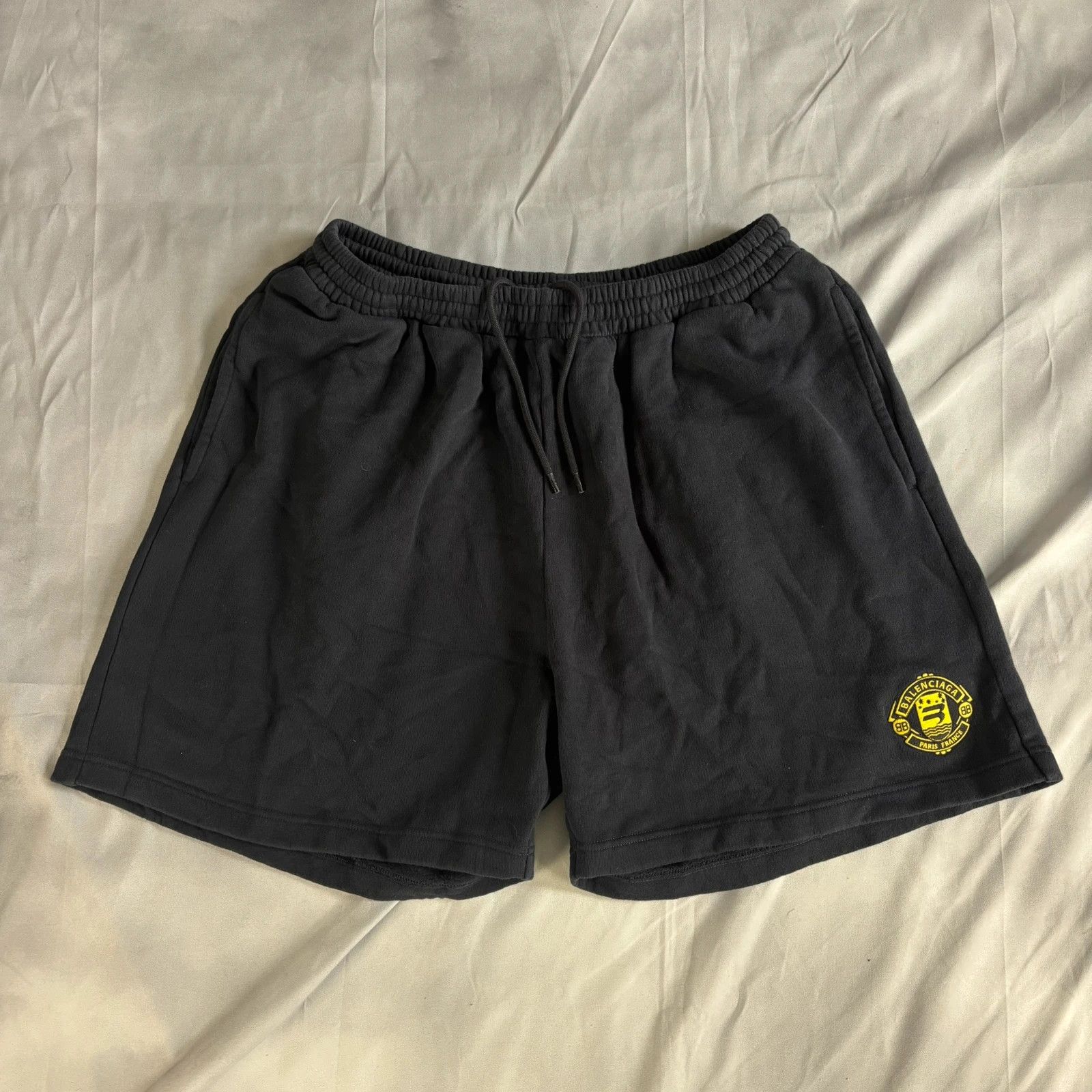 Balenciaga Balenciaga crest shorts Size US 32 / EU 48 - 1 Thumbnail