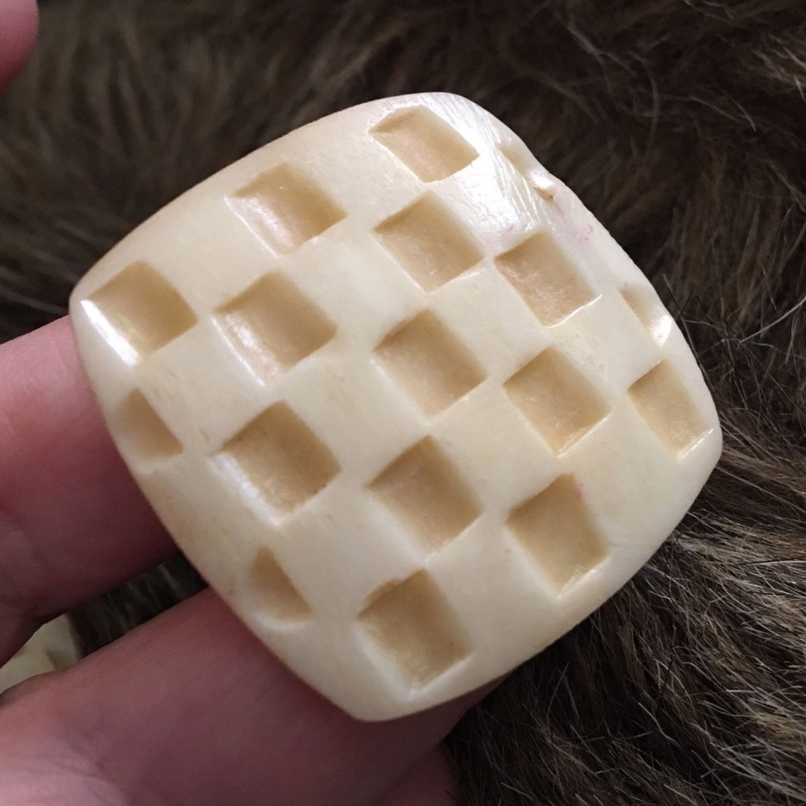 Vintage Vintage waffle cream resin clip on earrings Size ONE SIZE - 3 Thumbnail