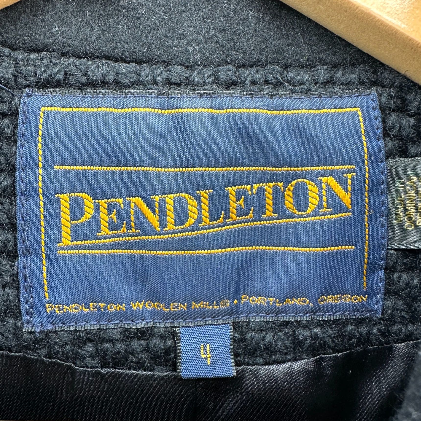 Pendleton VINTAGE Pendleton Womens Jacket Wool Black Short Lined Button Front Size 4 Regular Womens 90s Classic City Outdoor Pockets Size 27" / US 4 / IT 40 - 3 Thumbnail