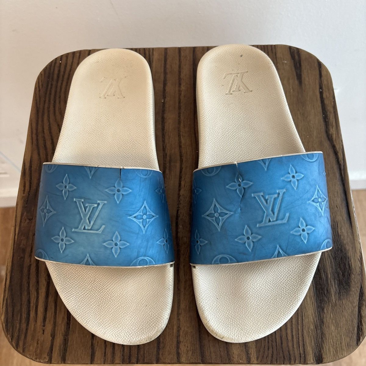 Louis Vuitton Louis Vuitton Blue Monogram Slide size 7 LV / 8 US Size US 8 / EU 41 - 4 Thumbnail