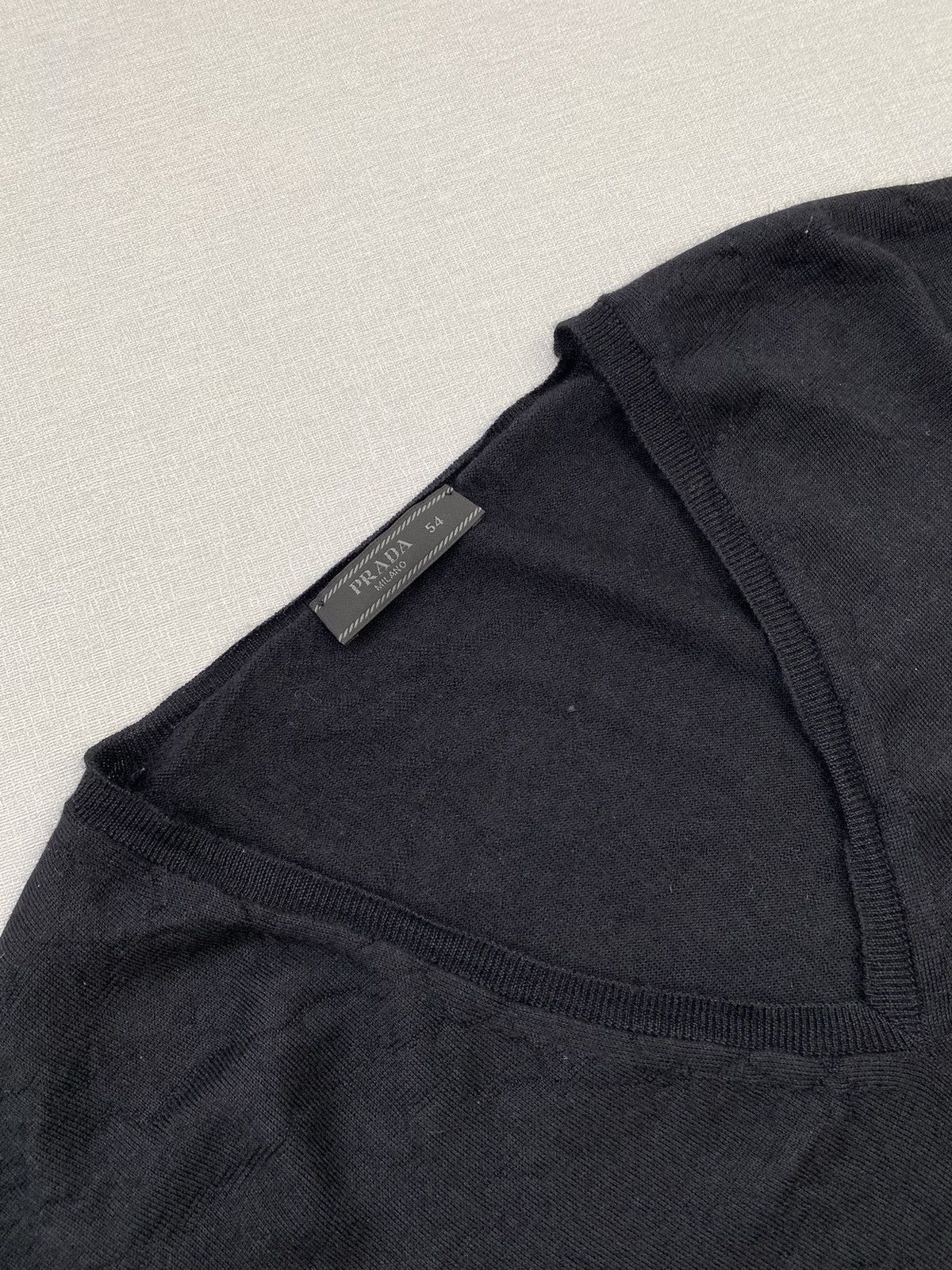 Prada Men’s PRADA V-Neck Cashmere/Silk Sweater size 54 Size US L / EU 52-54 / 3 - 4 Thumbnail