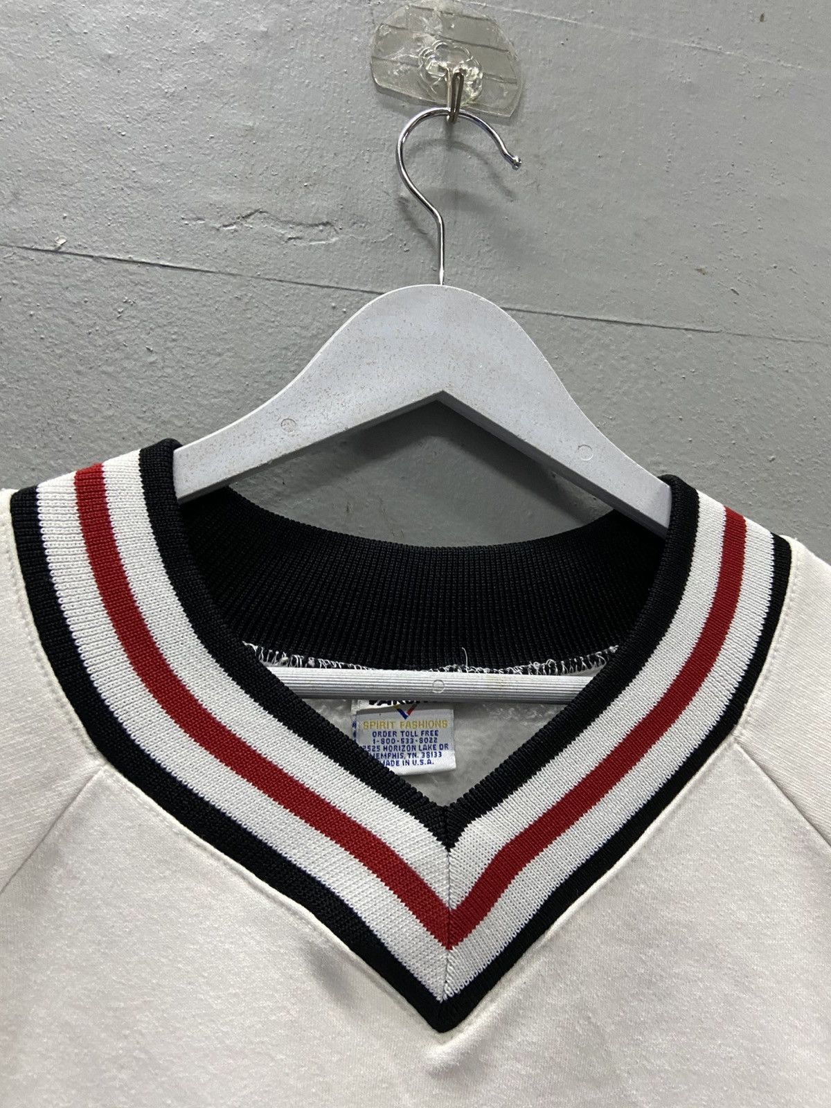 Vintage VINTAGE SHS VARSITY V-NECK SWEATSHIRT Size US XL / EU 56 / 4 - 3 Thumbnail