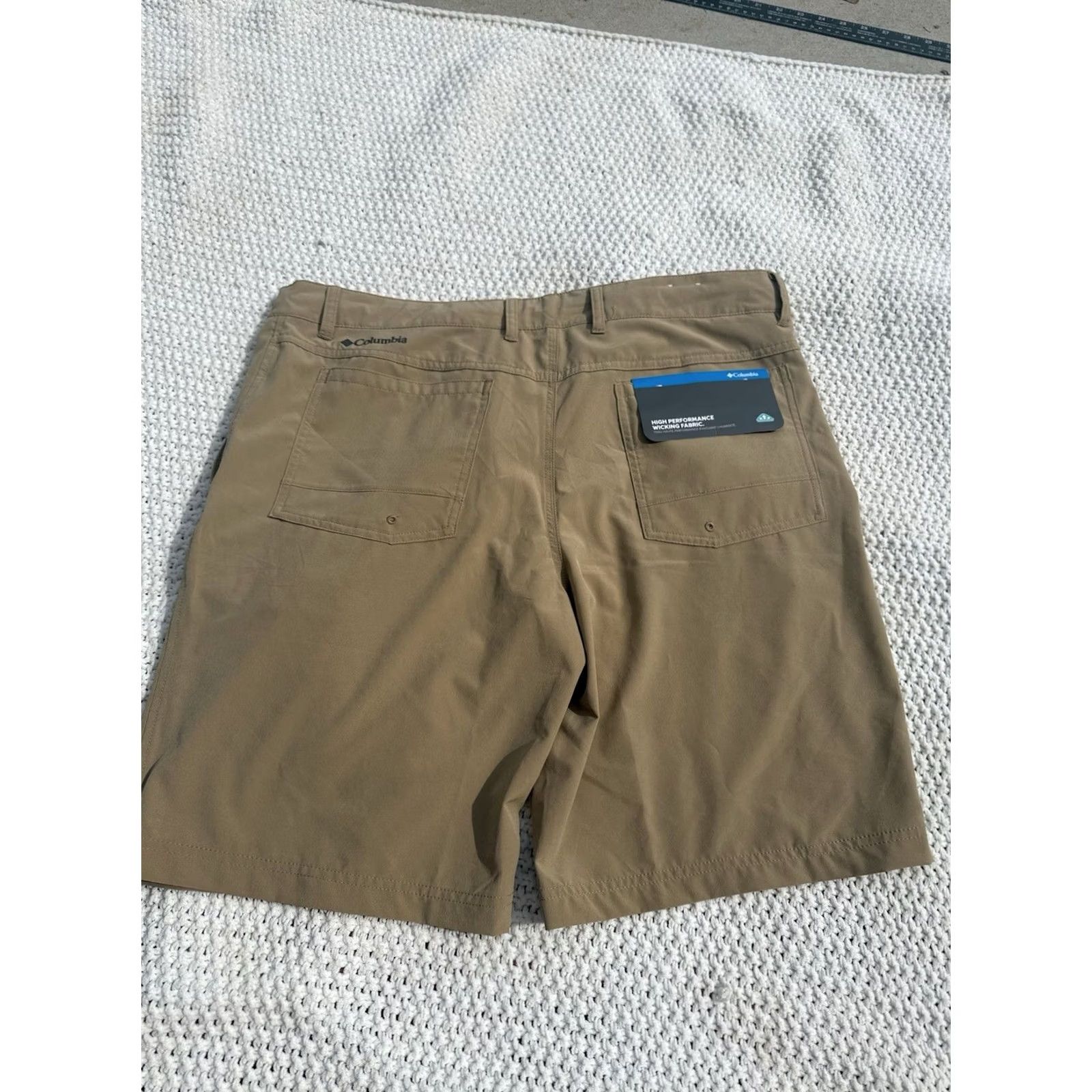 Vintage Columbia Shorts Bermuda Men 38 Beige Tan Omni-Wick Lightweight Flat Front Casual Travel Hiking Fishing New Size US 38 / EU 54 - 5 Thumbnail