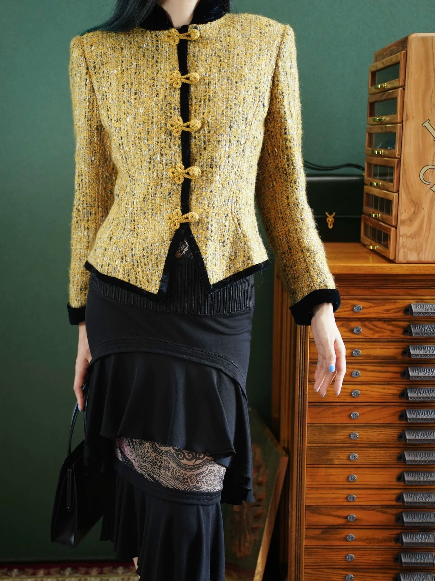 Emanuel Ungaro Ungaro Vintage Tweed Velvet Collar Blazer Mustard Size M / US 6-8 / IT 42-44 - 8 Thumbnail