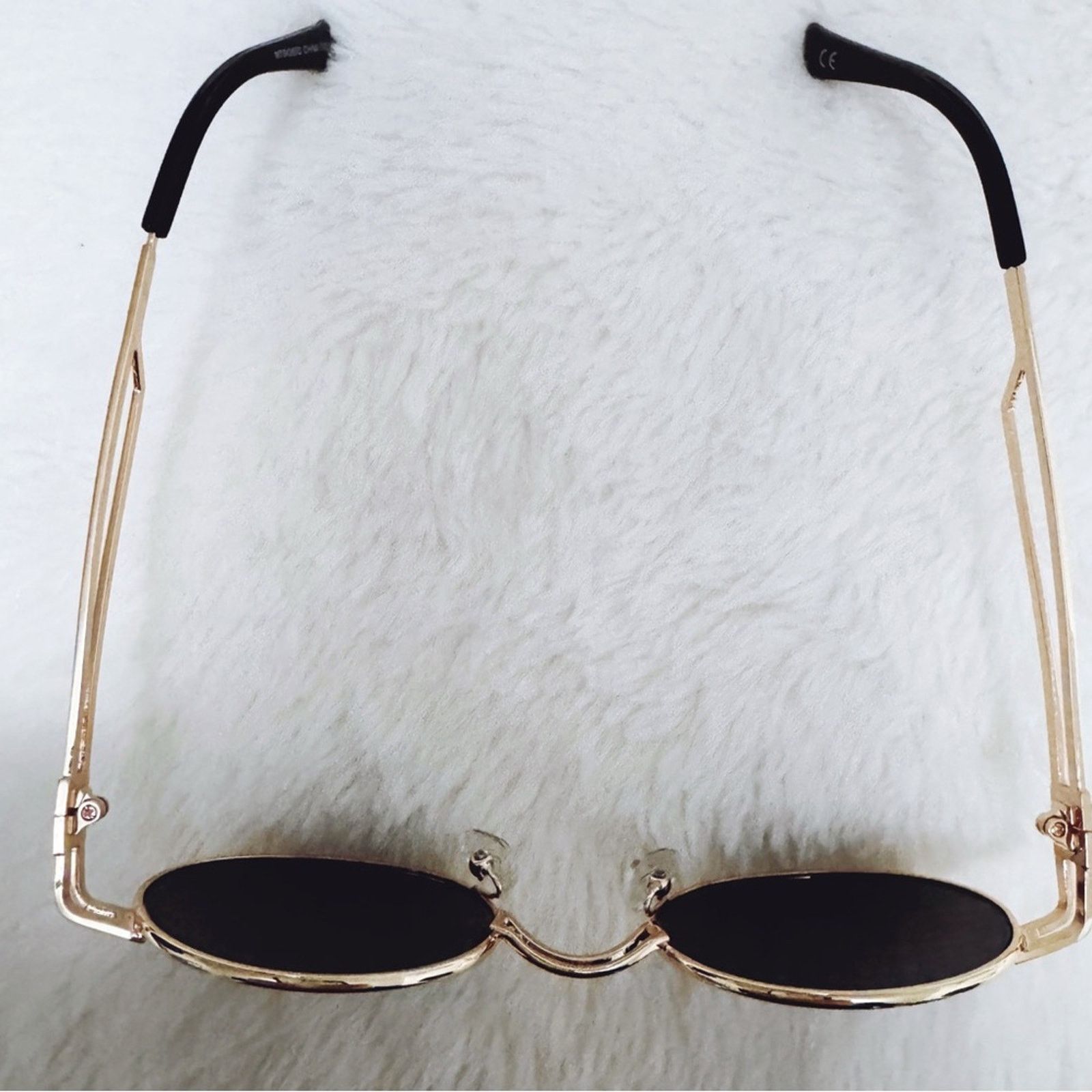 Other Betsy Black with Gold Rim Round Sunglasses Size ONE SIZE - 4 Thumbnail