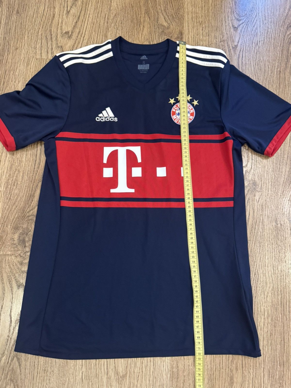 Adidas BAYERN MUNICH 2017 2018 AWAY FOOTBALL SHIRT ADIDAS sz S MEN Size US S / EU 44-46 / 1 - 2 Thumbnail