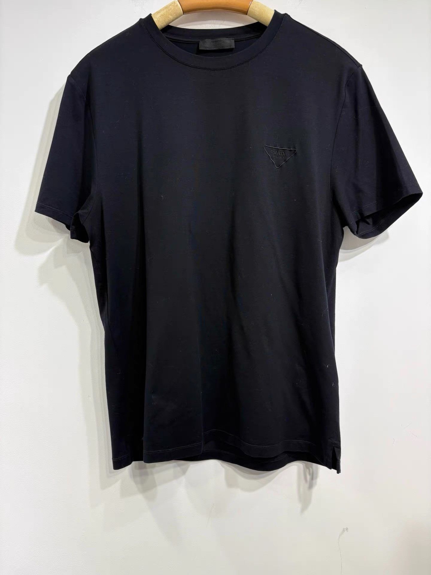 Prada Prada Embroidered Triangle Logo Short Sleeve K29 Size US S / EU 44-46 / 1 - 1 Thumbnail