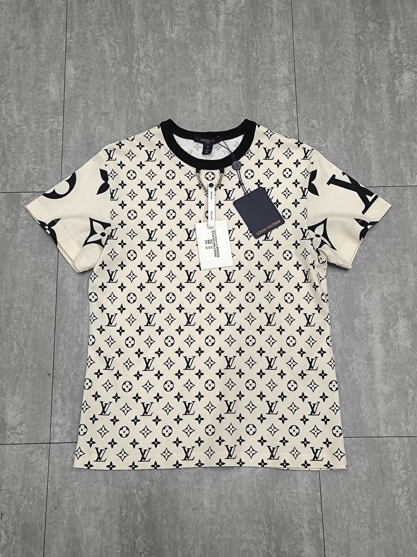 Louis Vuitton Louis Vuitton T-Shirt S Women Size S / US 4 / IT 40 - 1 Thumbnail