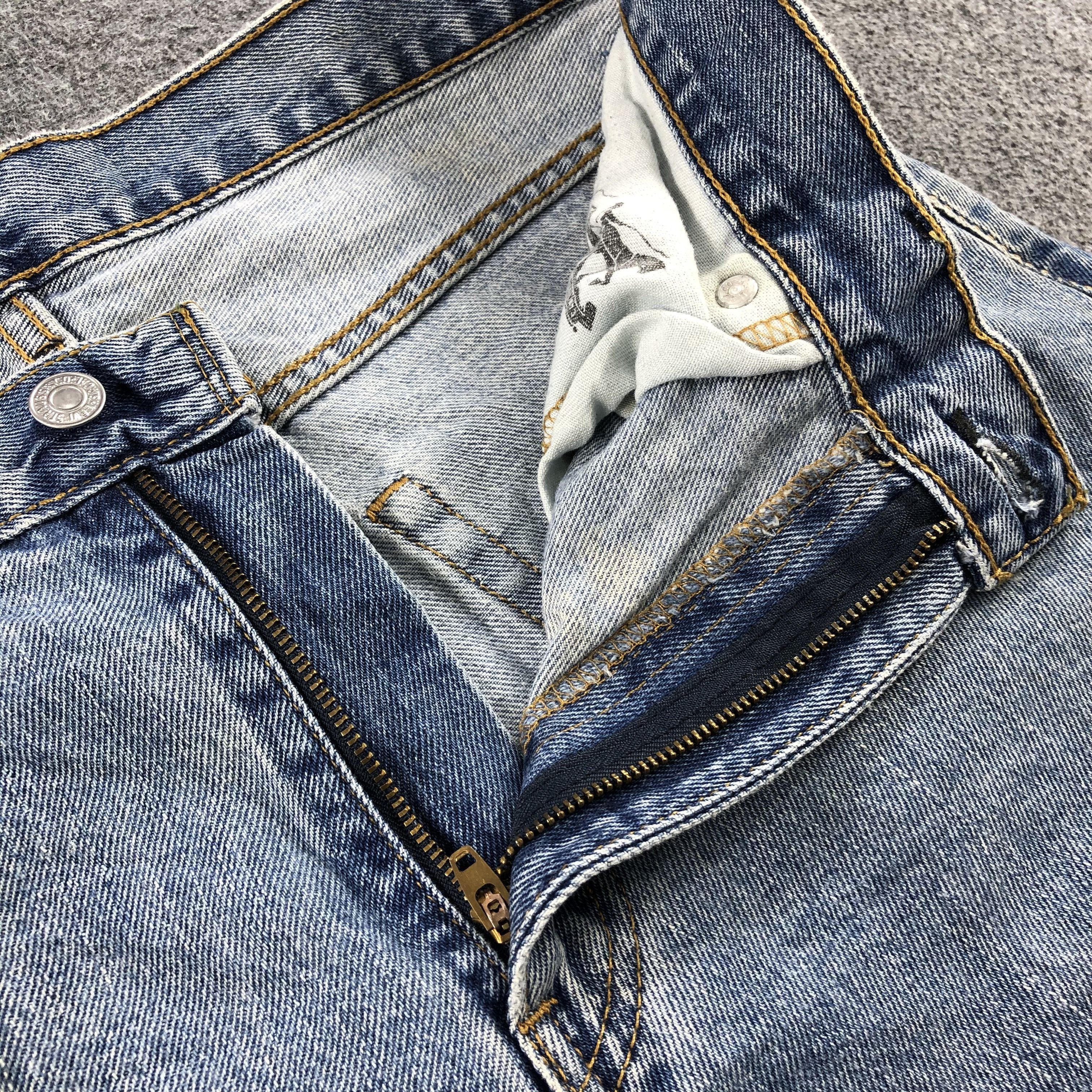 Levi's Vintage Blue Wash Levis 550 Jeans-J1621 Size US 31 - 11 Thumbnail