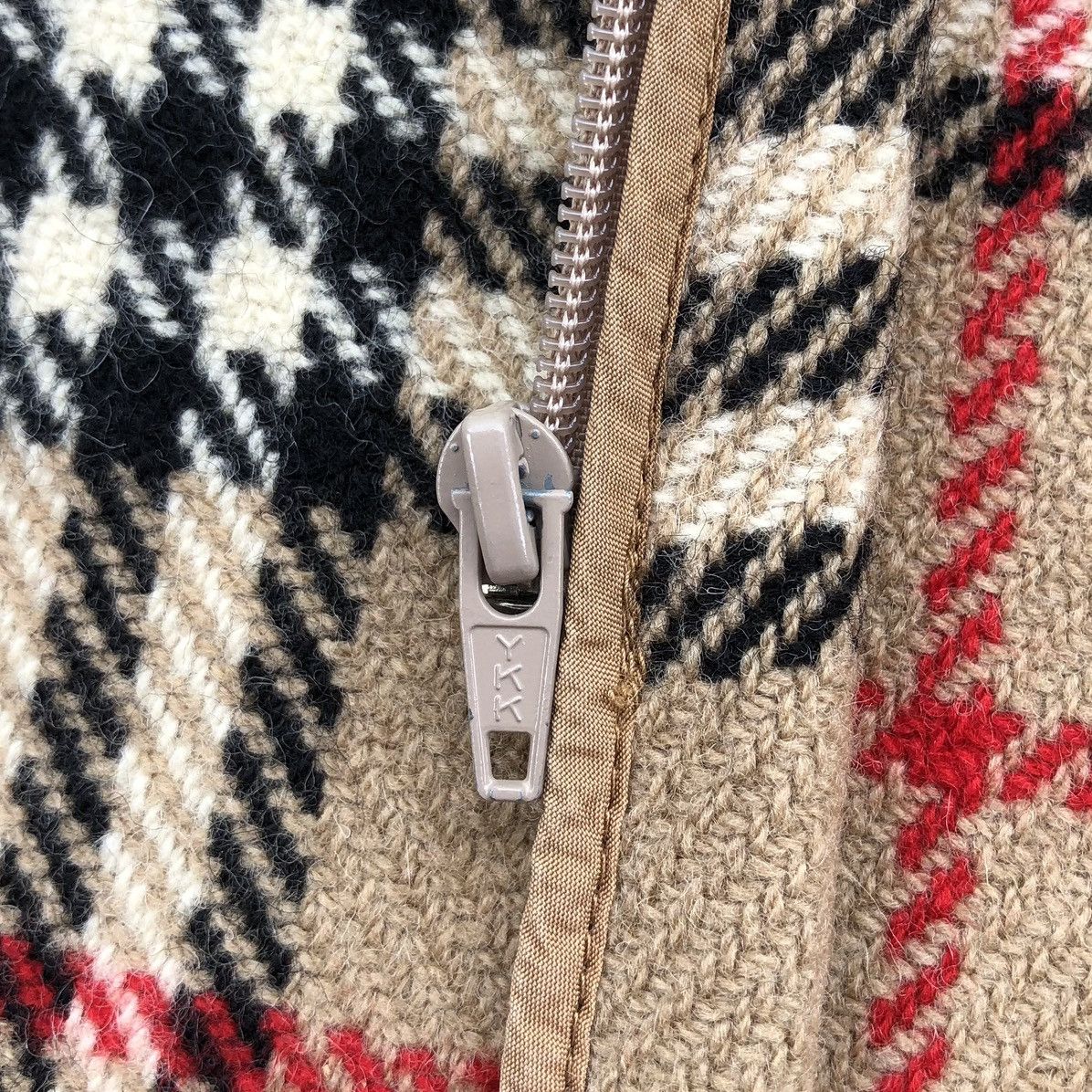 Burberry Vintage 90s Inner Burberry’s Nova Check Brown Colour Size US M / EU 48-50 / 2 - 10 Thumbnail