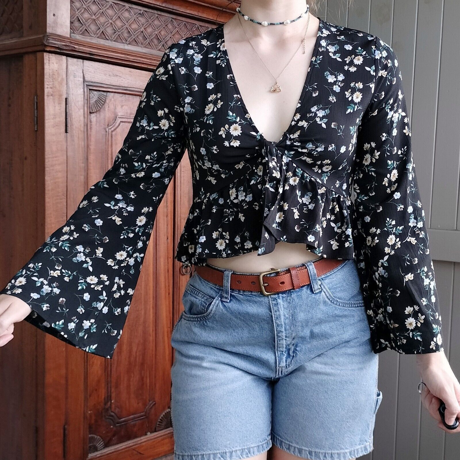 Designer 8 Birdies Crop Top Floral Bell Sleeve Tie Front Plunge Size M / US 6-8 / IT 42-44 - 3 Thumbnail