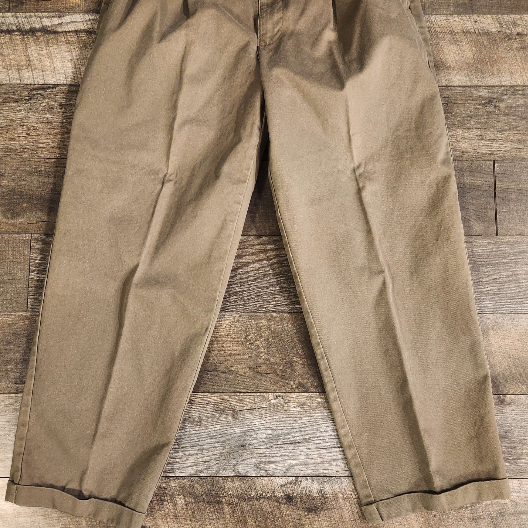 Banana Republic VINTAGE Banana Republic Pleated Cuffed Chino Pants 35 X 29 Olive Green Shirt? Size US 35 - 2 Thumbnail