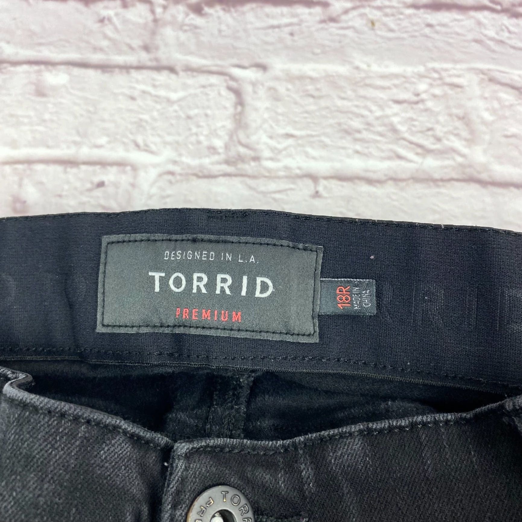 Torrid Torrid Bombshell Skinny Jeans Black Distressed Ripped Mid-Rise Womens Size 18R 27 In Inseam 36 Waist Dark Denim Size 40" / US 18 - 4 Thumbnail