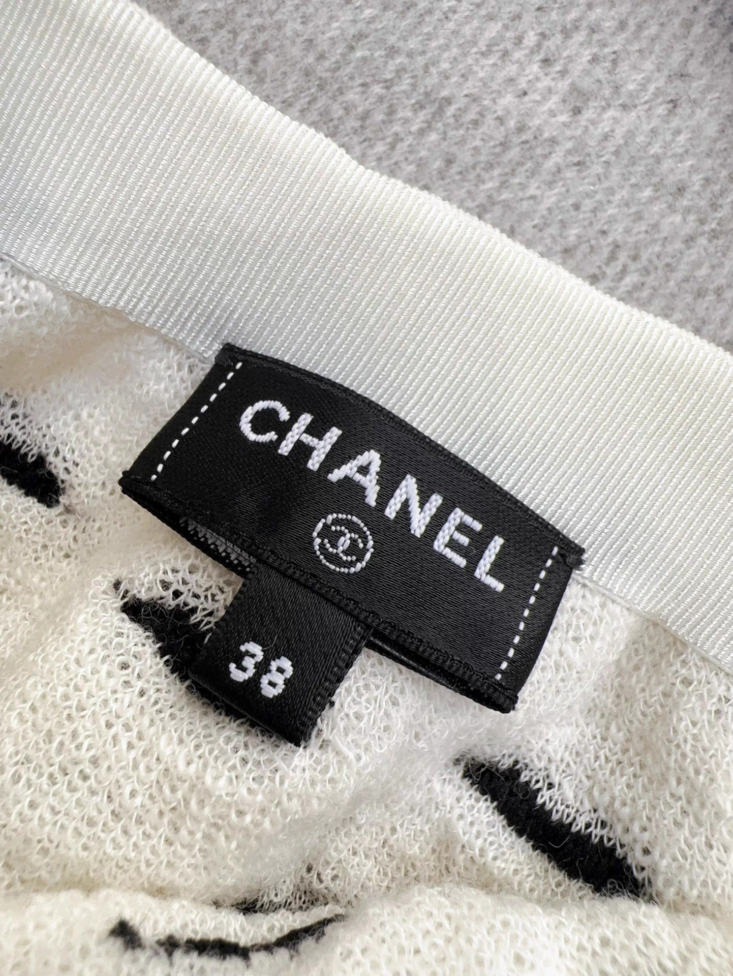 Chanel Chanel 25k white black bow mini skirt 38 Size 27" / US 4 / IT 40 - 6 Thumbnail