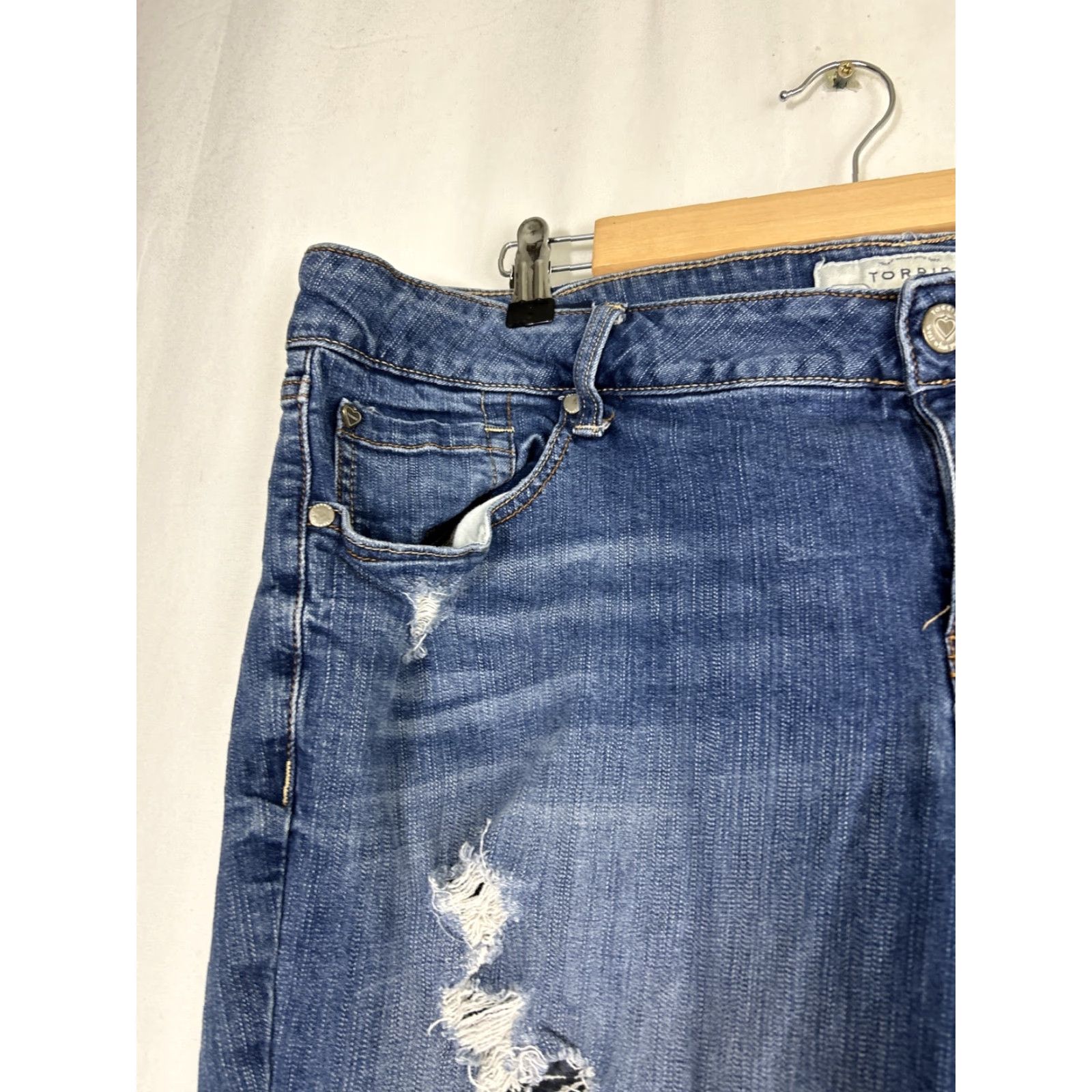 Torrid Torrid Jeans Women Distressed 5-Pocket Denim High Rise Stretch Blue 31 Inseam 20 Size 42" / US 20 - 4 Thumbnail