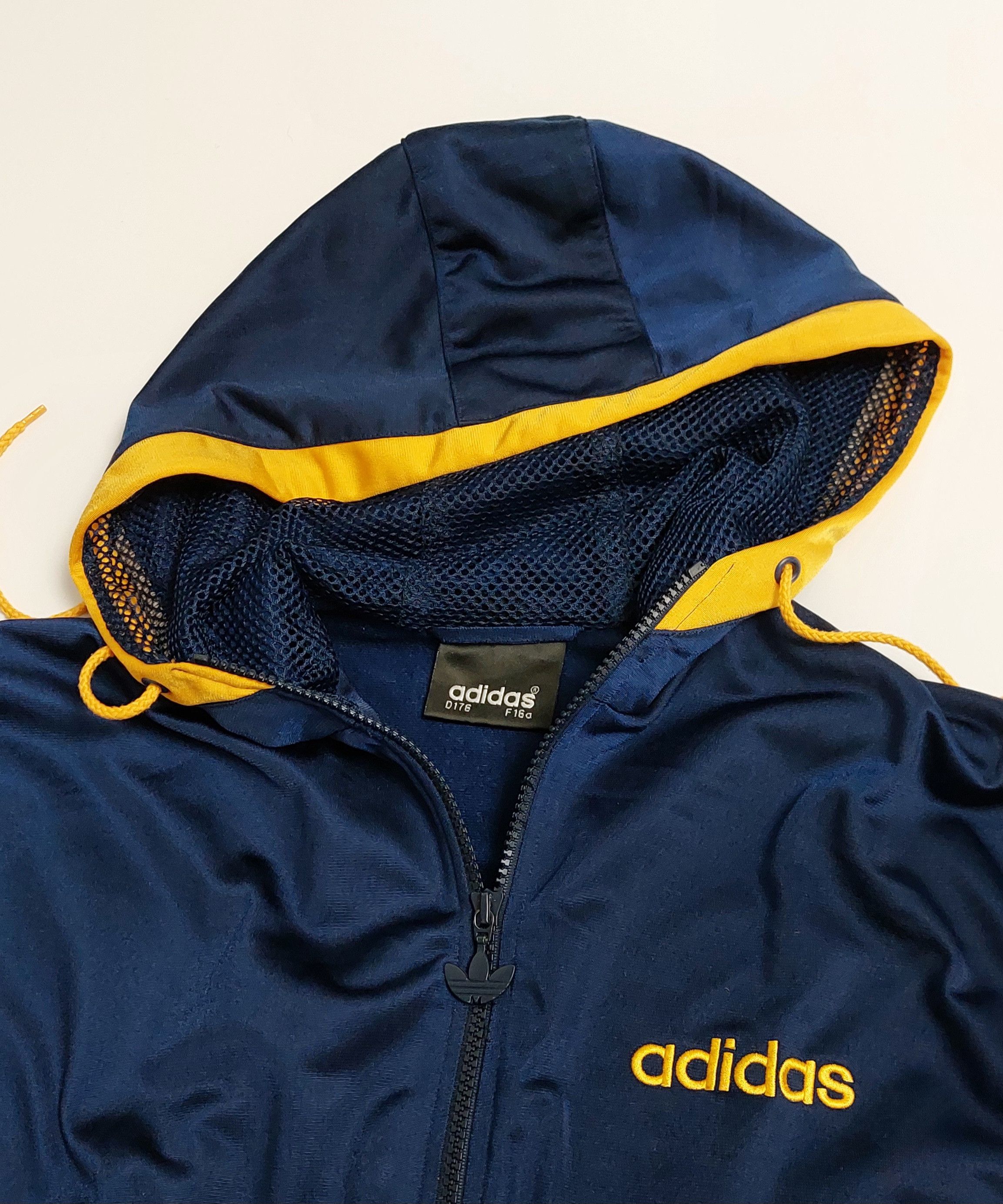 Adidas 90s Vintage Adidas Woman Track Jacket Size L / US 10 / IT 46 - 9 Thumbnail