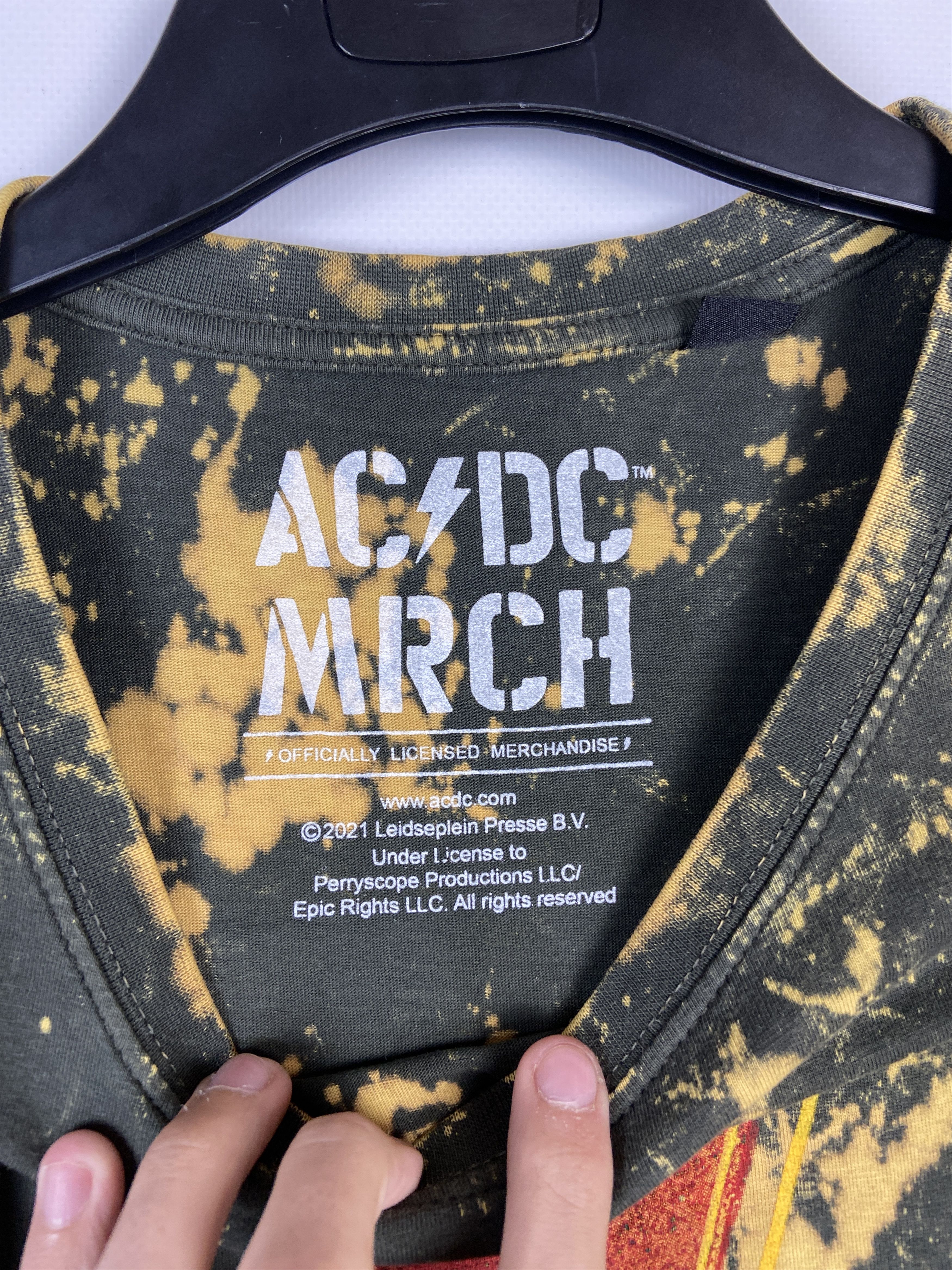 AC/DC Vintage Ac/Dc T-shirt Size US S / EU 44-46 / 1 - 6 Thumbnail