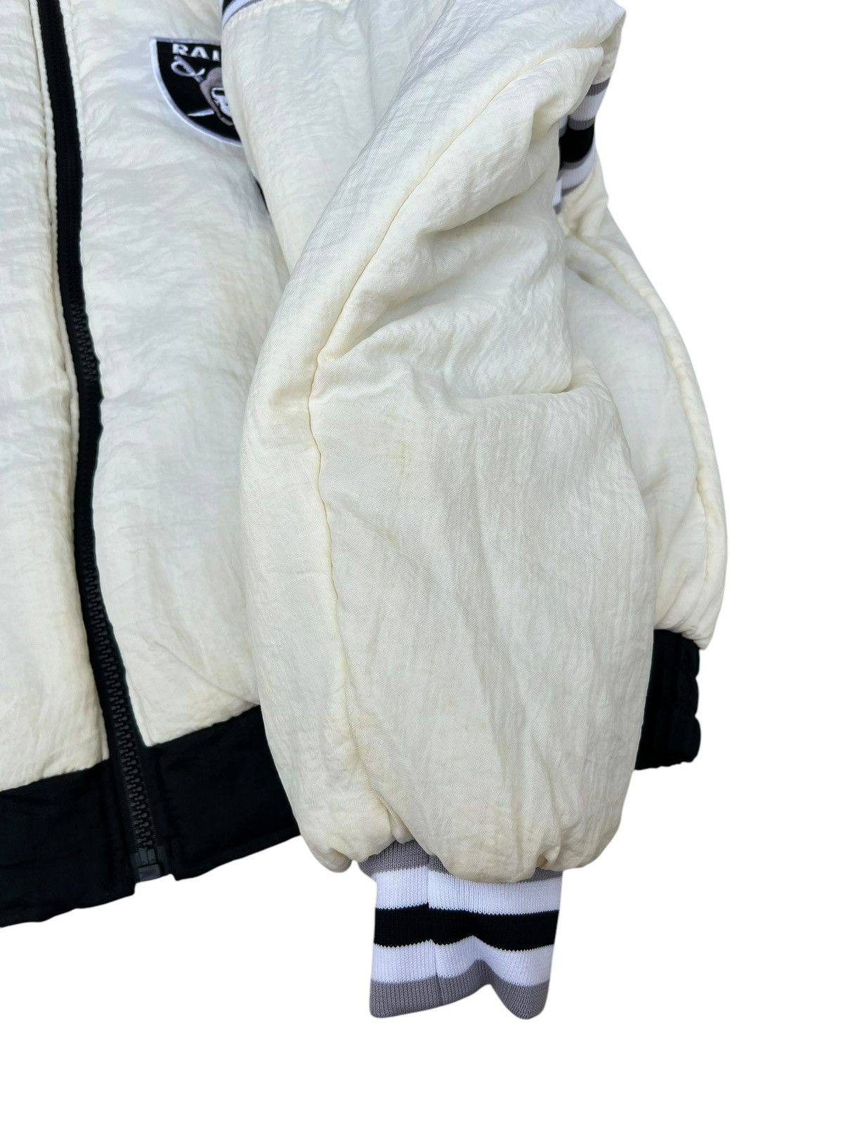 Foot Locker 90s NFL Raiders Reversible Heavy Puffer Pro Player Jacket Size US L / EU 52-54 / 3 - 19 Thumbnail