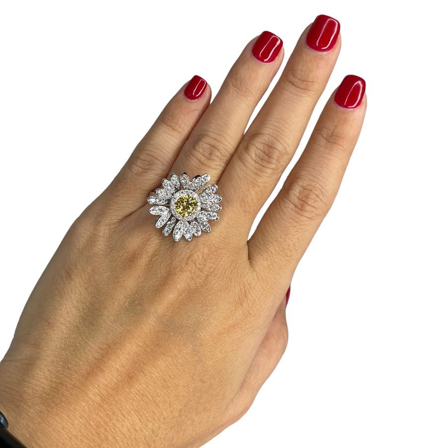 Swarovski Swarovski Eternal Flower ring Flower Eur 58 / USA 8 Size ONE SIZE - 8 Thumbnail