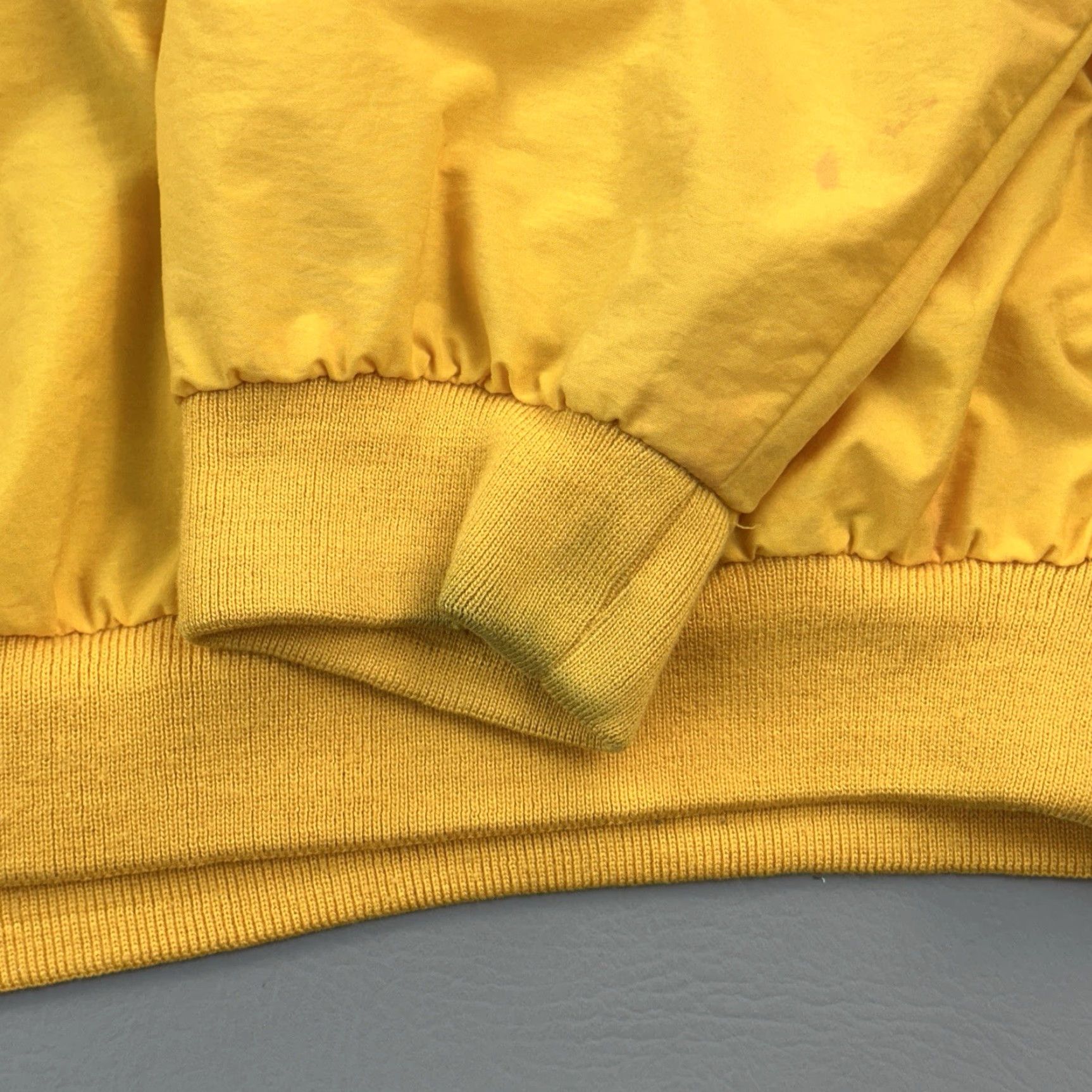 Izod VINTAGE Izod Jacket Mens XL Yellow V Neck Windbreaker Pullover Golf Casual 90s Size US XL / EU 56 / 4 - 3 Thumbnail