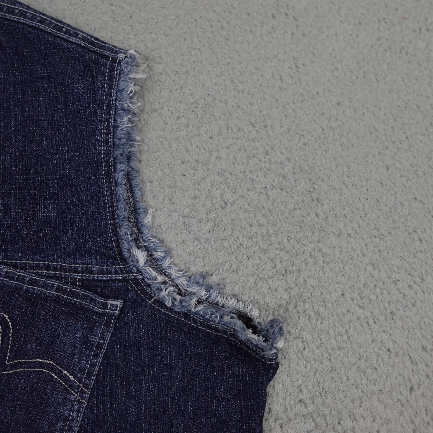Vintage VINTAGE Apple Bottoms Vest Womens Denim Sleeveless Blue 13/14 Grunge Y2K Frayed Button Embroidered Logo Pockets Size 34" / US 12 / IT 48 - 7 Thumbnail
