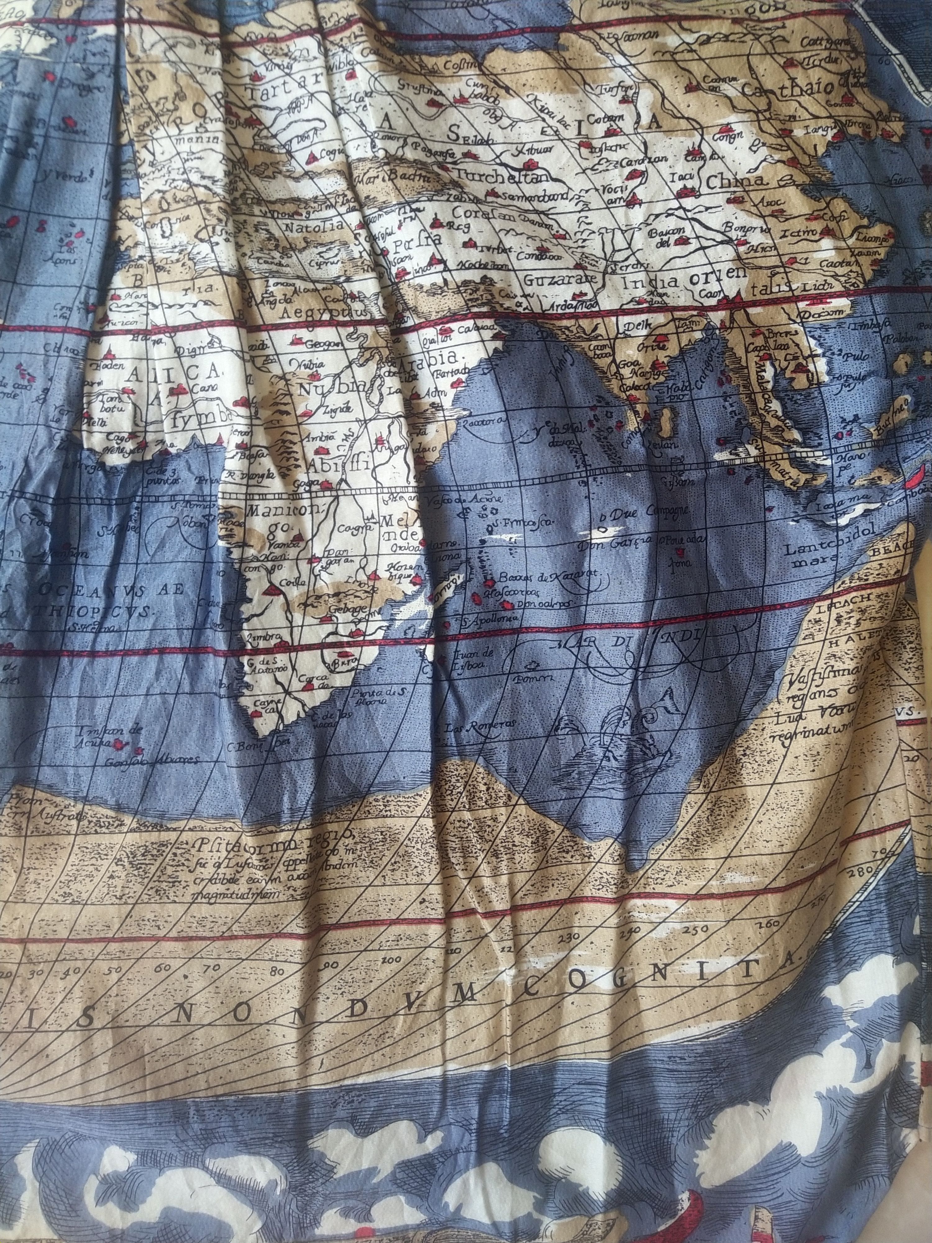Vintage Vintage Fresa World Map Print Shirt Japan Graphic Size US M / EU 48-50 / 2 - 9 Thumbnail