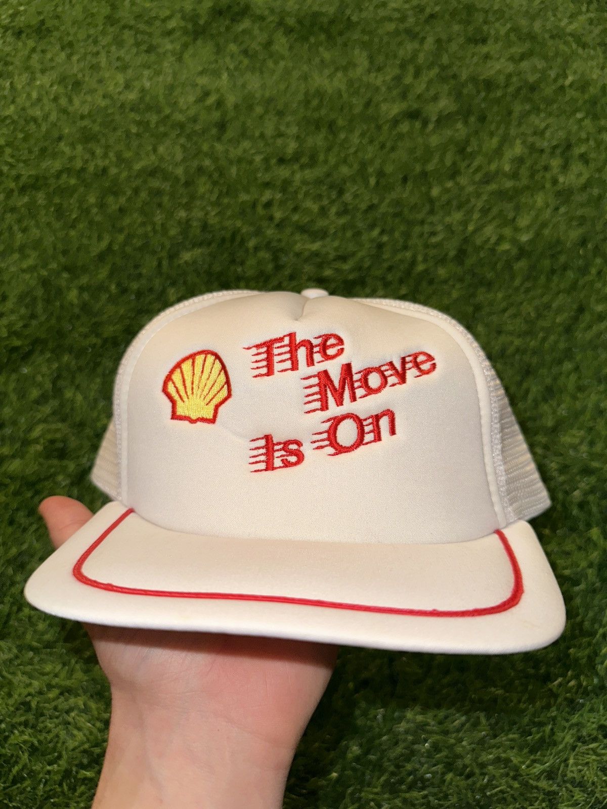 Vintage Vintage shell gas company racing the move is on trucker hat Size ONE SIZE - 2 Thumbnail