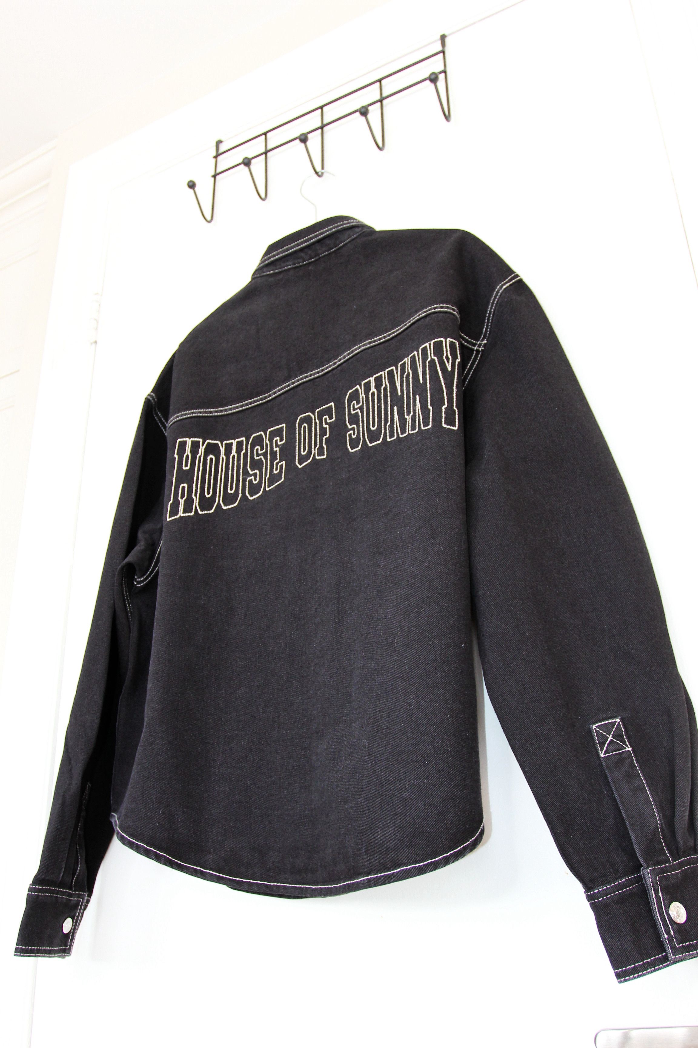 House of Sunny BNWT AW24 HOUSE OF SUNNY BLACK DENIM LOGO OVERSHIRT L Size US L / EU 52-54 / 3 - 7 Thumbnail