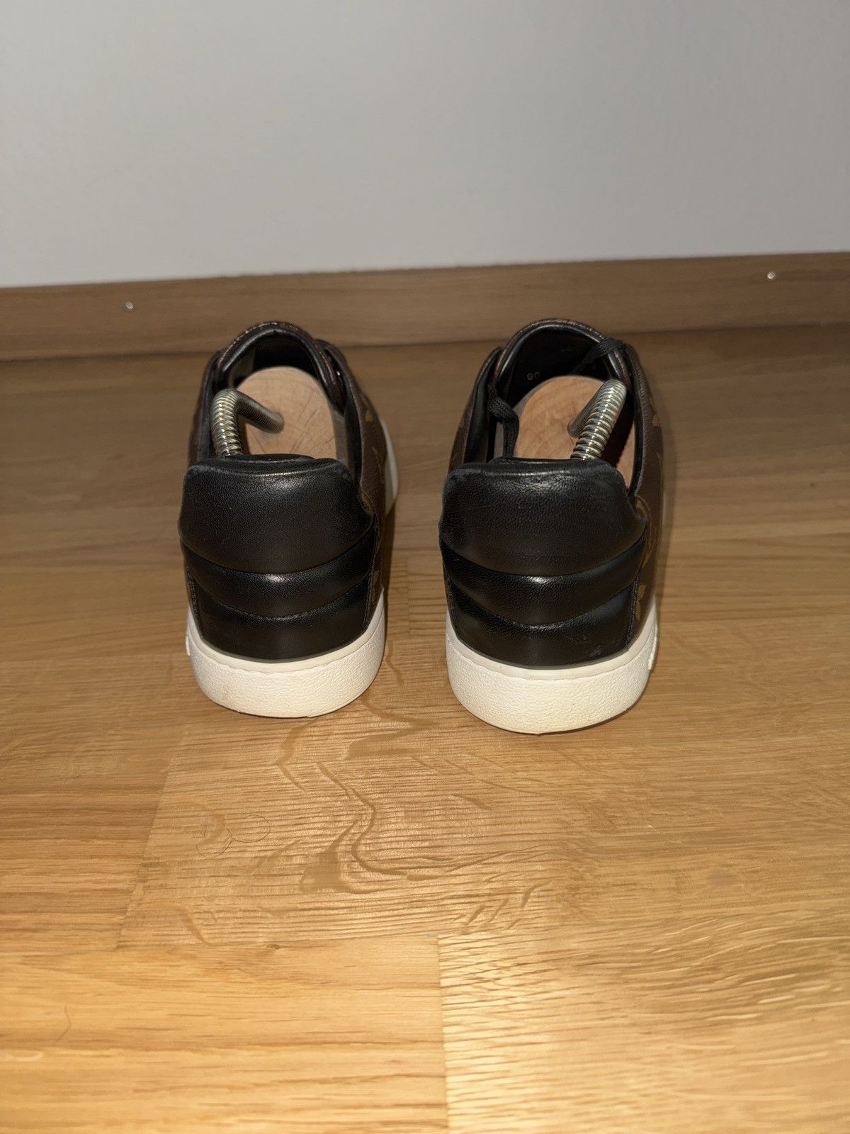 Louis Vuitton Louis Vuitton Sneaker Size US 7 / EU 40 - 11 Thumbnail