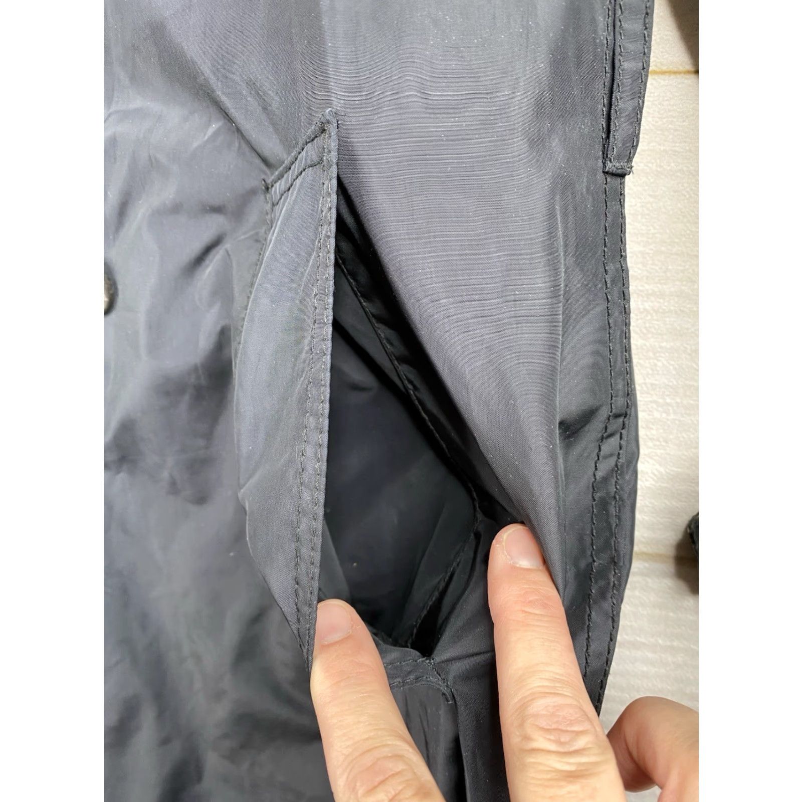Banana Republic VINTAGE Banana Republic Rain Coat Womens S Black Polyurethane Trench Belted 90s Size S / US 4 / IT 40 - 7 Thumbnail