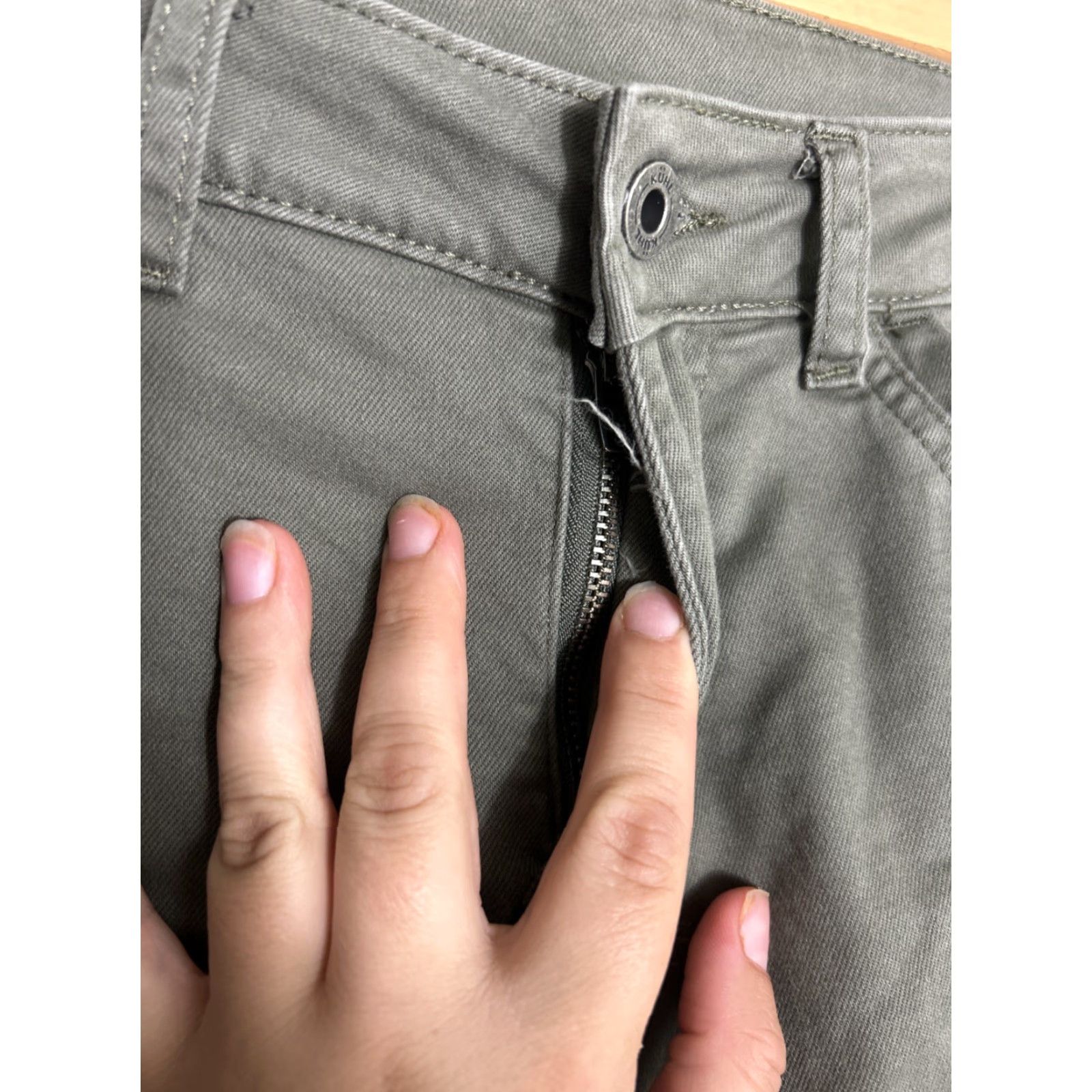 Olive Kuhl Pants Womens 10 Olive Contour Skinny Hiking Outdoor 6373 Measured 32x31 Size 32" / US 10 / IT 46 - 6 Thumbnail