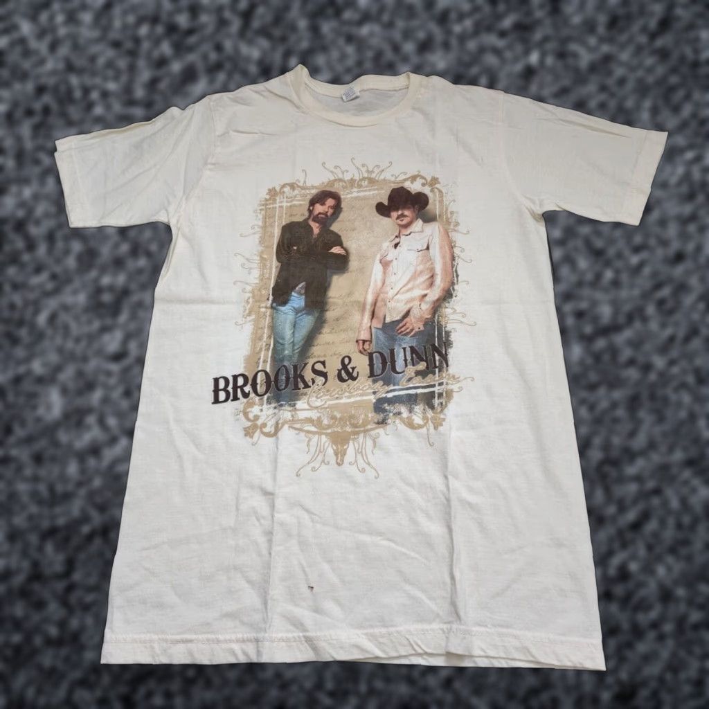 Tultex Brooks & Dunn Tour T-Shirt, Men's Medium, Cream, Cotton, Music Band, Cowboy Town, Short Sleeve Size US M / EU 48-50 / 2 - 1 Thumbnail