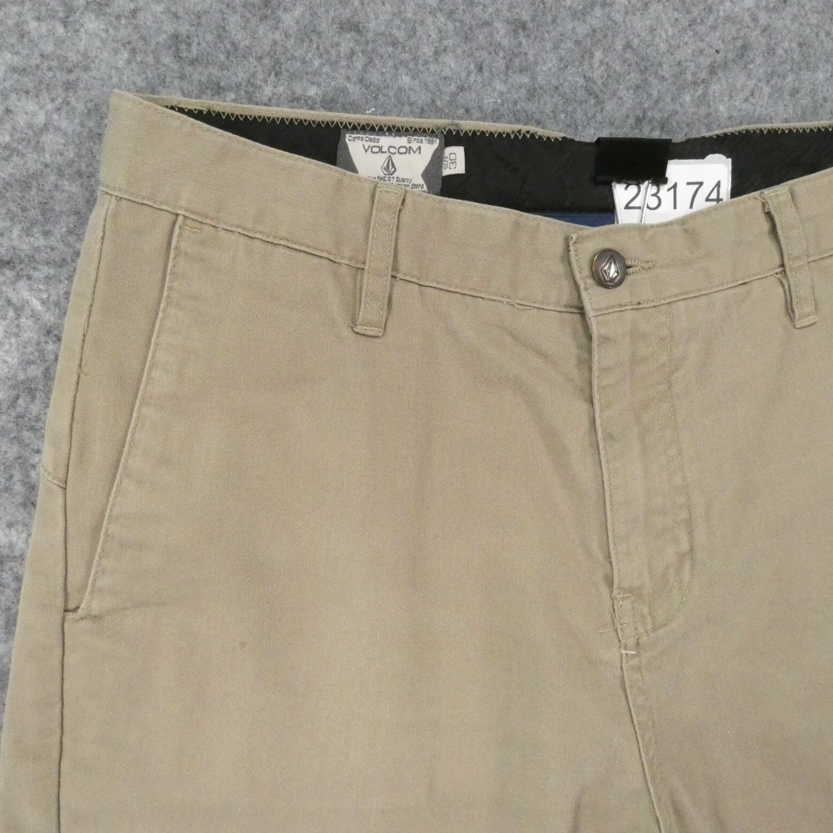 Volcom Volcom Shorts Mens 30 Chino Flat Front Khaki Casual Logo Lightweight Size US 31 - 2 Thumbnail