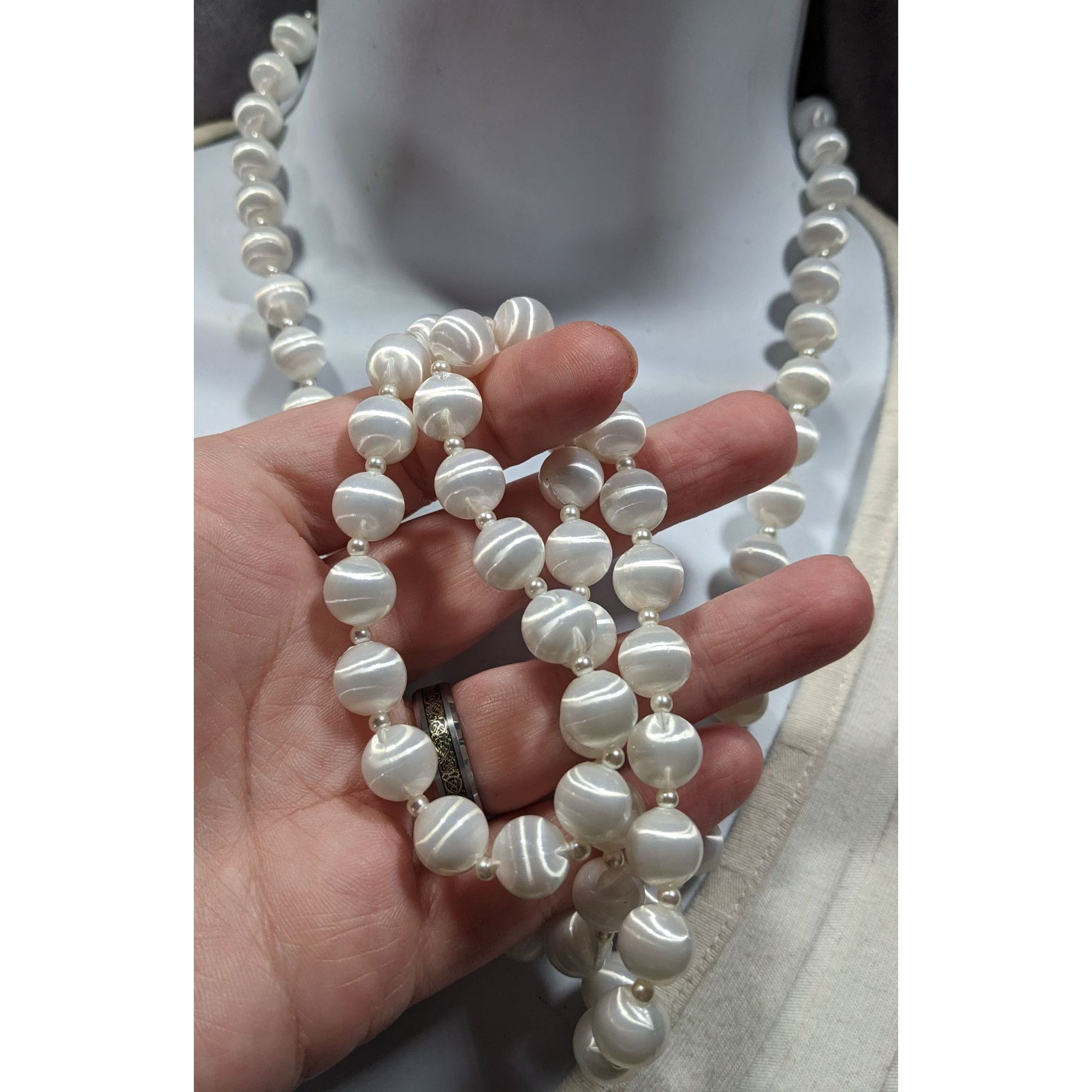 Other Vintage Sarah Coventry White Silk Beaded Necklace Size ONE SIZE - 2 Thumbnail