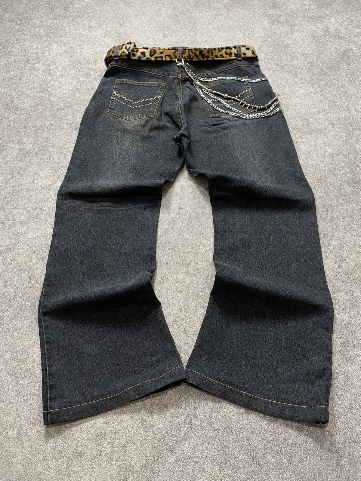 If Six Was Nine × Japanese Brand × Le Grande Bleu (L.G.B.) 2000s Toreh white stich flare jean Size US 33 - 2 Thumbnail