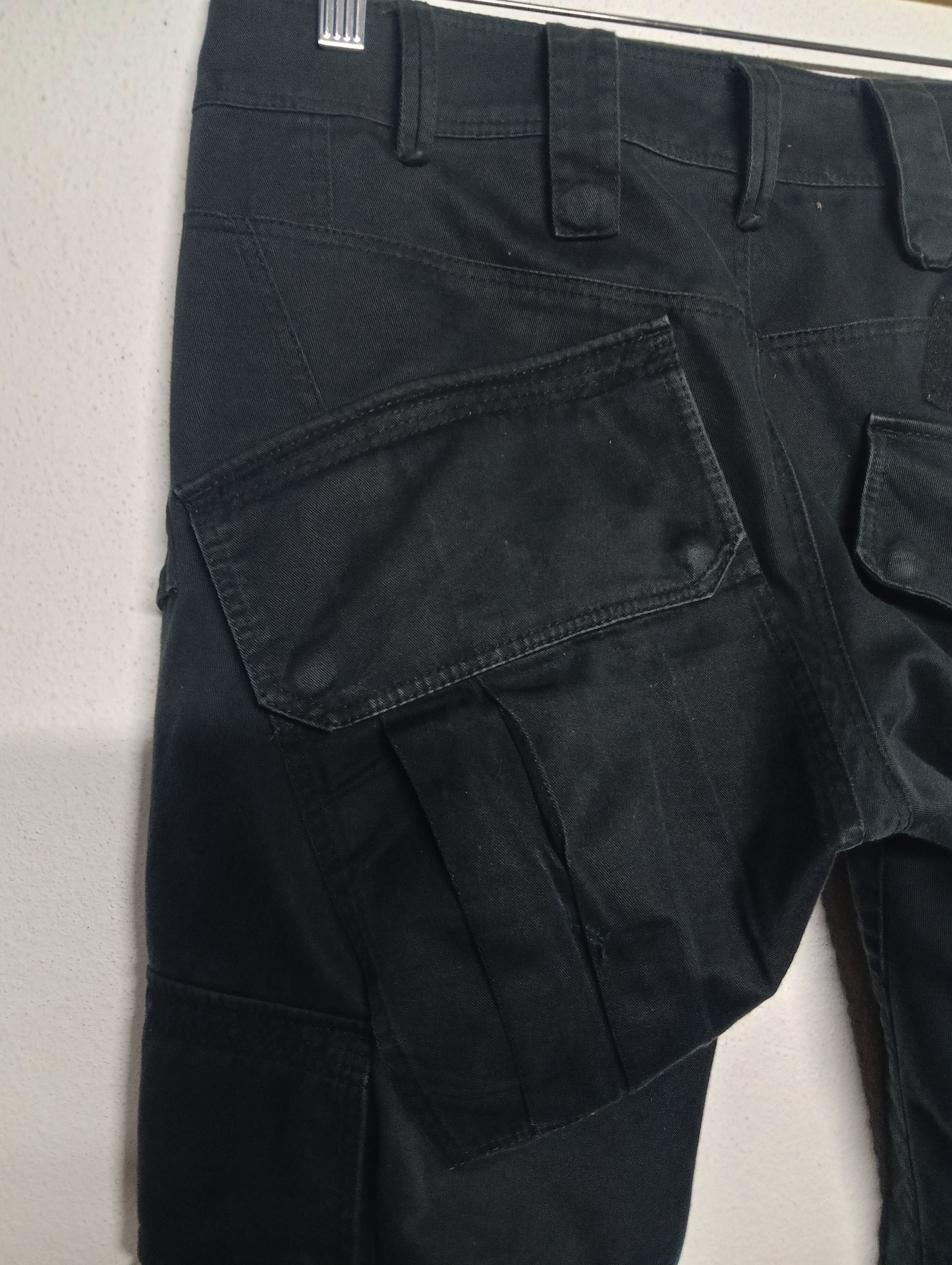 Black Barrett × Neil Barrett black barrett by neil barrett tactical cargo 3/4 pants Size US 32 / EU 48 - 4 Thumbnail