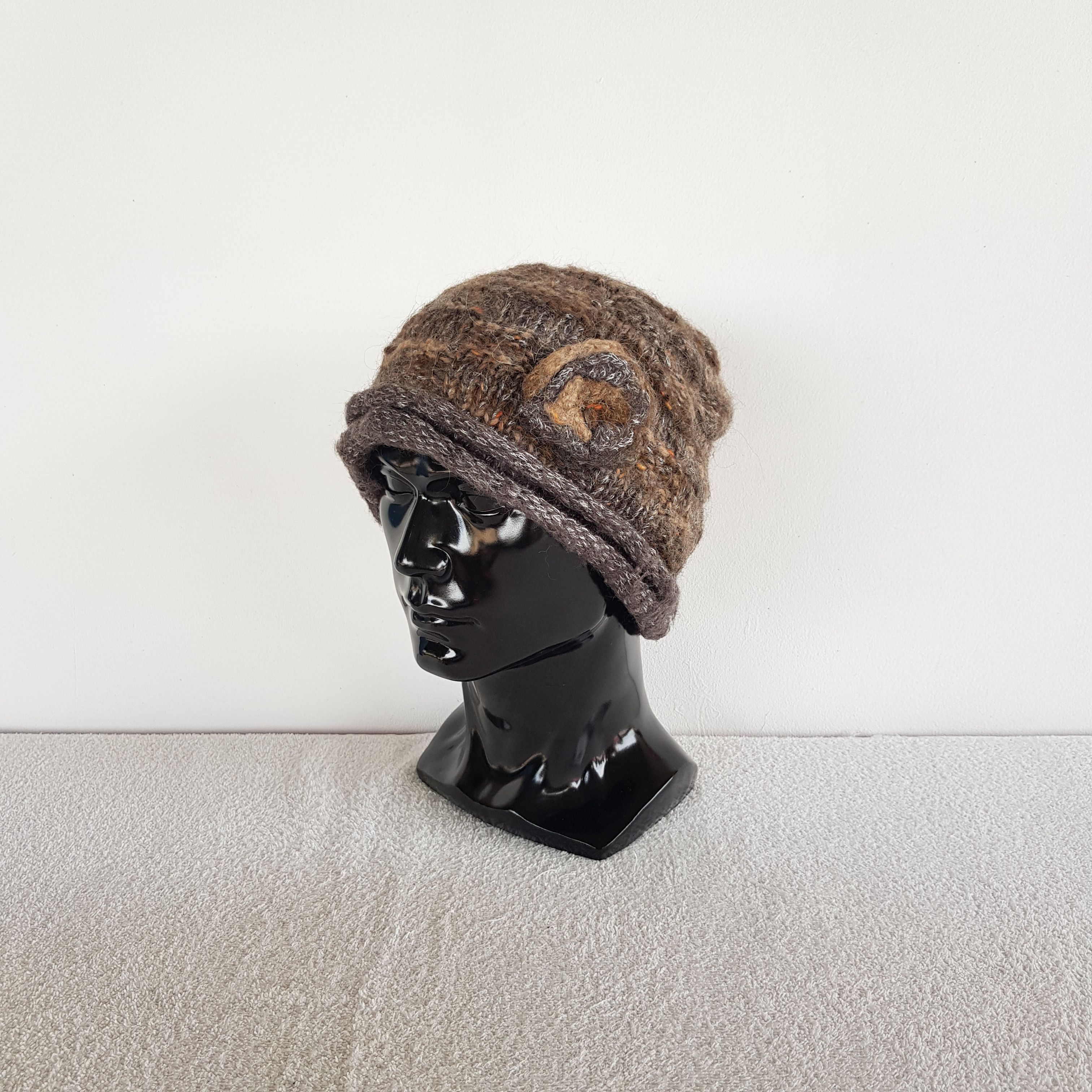 Homespun Knitwear × Japanese Brand Vintage Japanese Crochet Beanie Nice Design Winter Snow Caps Size ONE SIZE - 1 Thumbnail