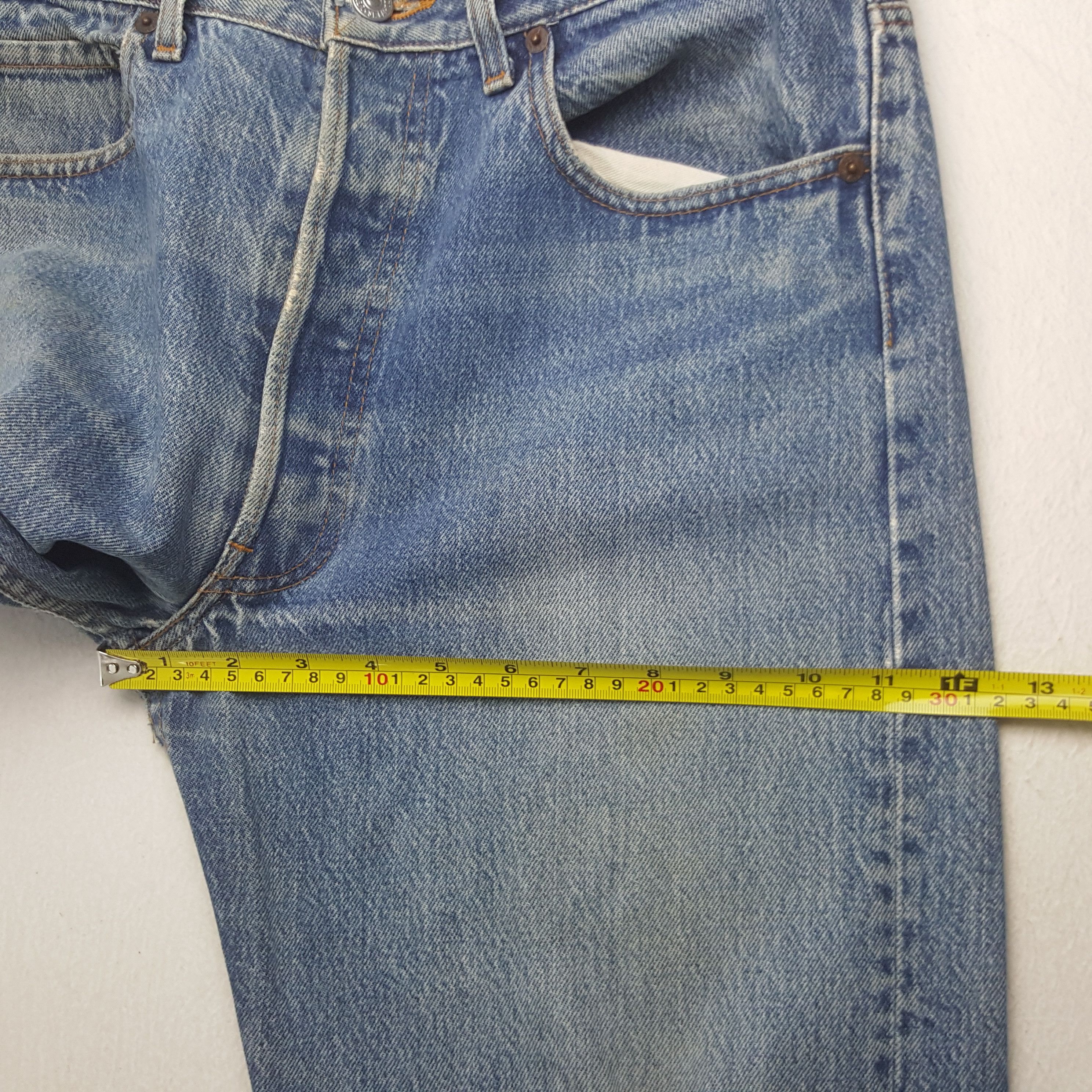 Vintage Vintage Levi's 501 90's Distressed Denim Jeans RR9 Size US 33 - 13 Thumbnail