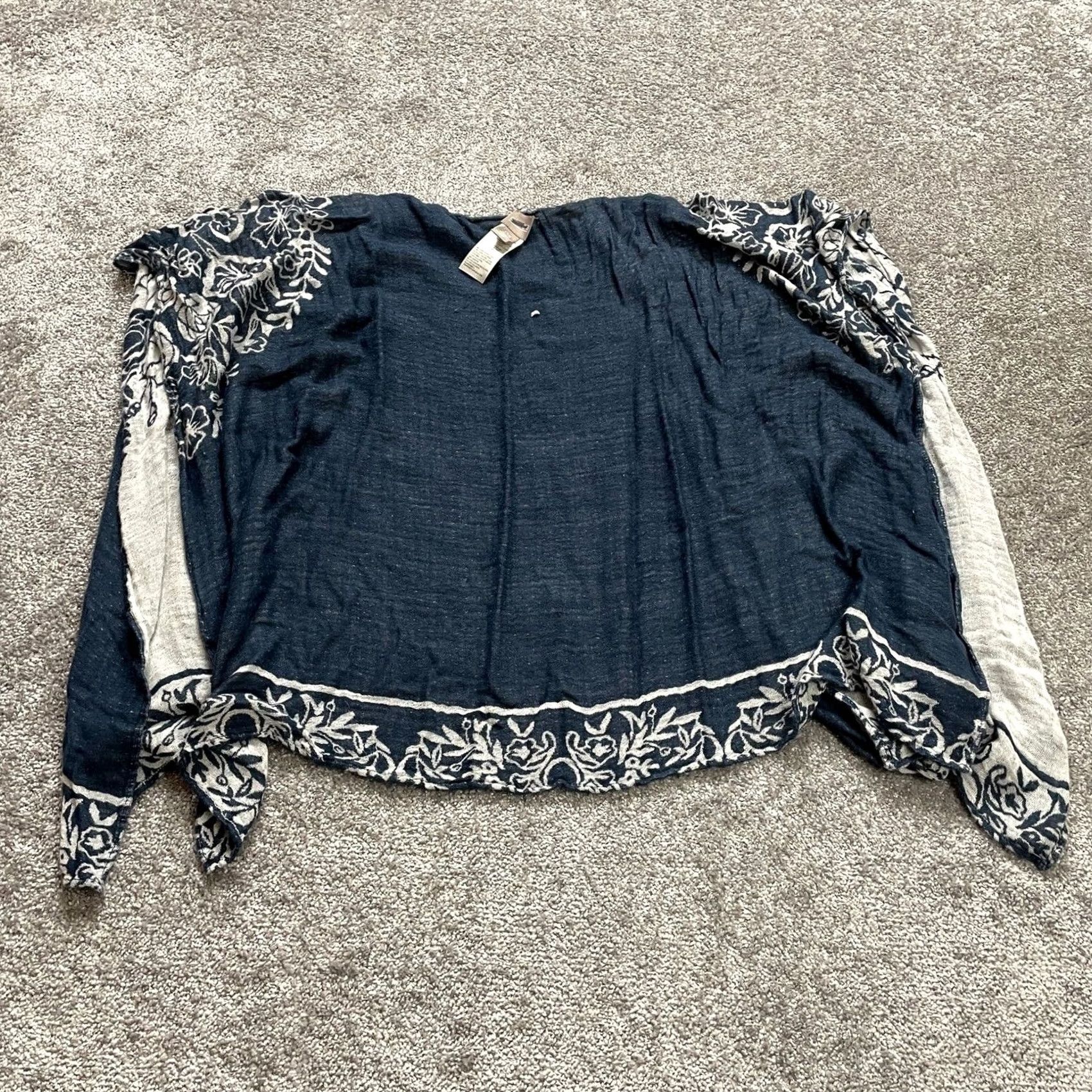 Vintage Chico's Womens Cape Shawl Sweater Floral Open Front One Size Navy Blue Lightweight Viscose Knit Modern Size ONE SIZE - 3 Thumbnail